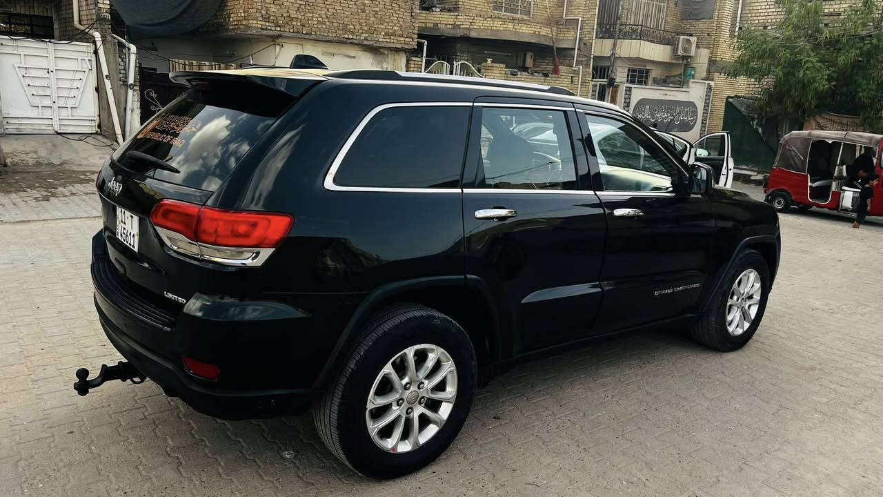 جيب شيروكي لمتد 2015
رقم  بغداد دولي باسمي
بيها اماكن صبغ ابيع حزام
كير مكينة تبريد صدر كلة جاهز
الشواصي والغود مكفولات
مكان مدينة الصدر
السعر مناسب جدااا 
الاتصال ***********
