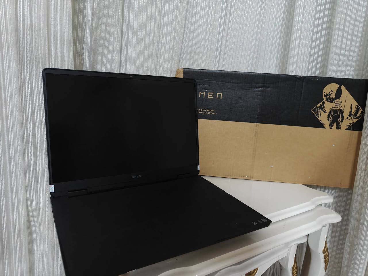 🚀 للبيع: OMEN Gaming Laptop 16 (بحالة Open Box - جديد تماماً 🔥)
💻 المواصفات الاحترافية (Specifications):
🧠 CPU: Intel® Core™ 7 240H ⚡

🎮 GPU: NVIDIA® GeForce RTX™ 5070 (8GB GDDR6) 🚀

🔋 RAM: 16GB DDR5 (5200 MT/s)

💾 Storage: 1TB PCIe® Gen4 NVMe™ SSD

🖥️ Display: 16.0" FHD+ (1920x1200) 🎯

⌨️ Keyboard: White Backlight Keyboard
💿 OS: Original Windows 11 Home 🔷

✨ حالة الجهاز:
Open Box / Like New (جديد تماماً - أصلية بالكامل 📦):

الجهاز غير مستخدم إطلاقاً، مشحون دورة واحدة فقط (Cycle 1)! أداء جبار موجه للألعاب الثقيلة وصناع المحتوى، مع ضمان كامل لمدة أسبوع (زۆر خاوێنە و لەسەر شەرتی ئیشکردن و کوالێتی بە گەرەنتی 1 جار شەحن کراوە).

💢 للمتاجر اکو عرض خاص اذا تشتري اكثر من 3 قطعه اخليك سعر جملة (بۆ دوکاندارەکان جیاوازە ئەگەر زیاتر لە 3 دانە ببەن بە نرخی جوملە ئەدان دەینێ)

📞 للتواصل (واتساب أو ماسنجر):

📱 رقم الهاتف: ***********

📍 العنوان: كركوك - بنجا علي (کەرکوک - پەنجا عەلی)

🏢 شركة خوبيب للابتوبات - Khubaib Laptops
