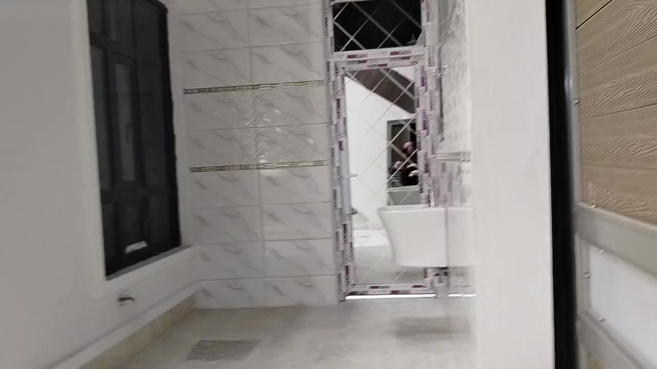 مشتمل طابق أرضي للإيجار في الرمادي – شارع 40
بناء حديث (صفر) غير مسكون وجاهز للسكن الفوري.

يتكون المشتمل من:

استقبال

صالة

غرف نوم عدد 2

مجموعة صحيات داخلية وخارجية

المميزات:

بناء حديث ومتكامل

كاميرات مراقبة

بلازما

ستائر كاملة لجميع الغرف

سخان ماء كبير (دبل هيتر)

مضخة ماء نظام بوستر 

خزان ماء سعه 2000 لتر .

📍 المشتمل نظيف جداً ومتكامل وجاهز للسكن مباشرة.

💰 سعر الإيجار: 450 ألف وبي مجال .
للتواصل زيارة مكتبنا مكتب النورس مجاور مرطبات ادريم أو الاتصال بنا 
***********
