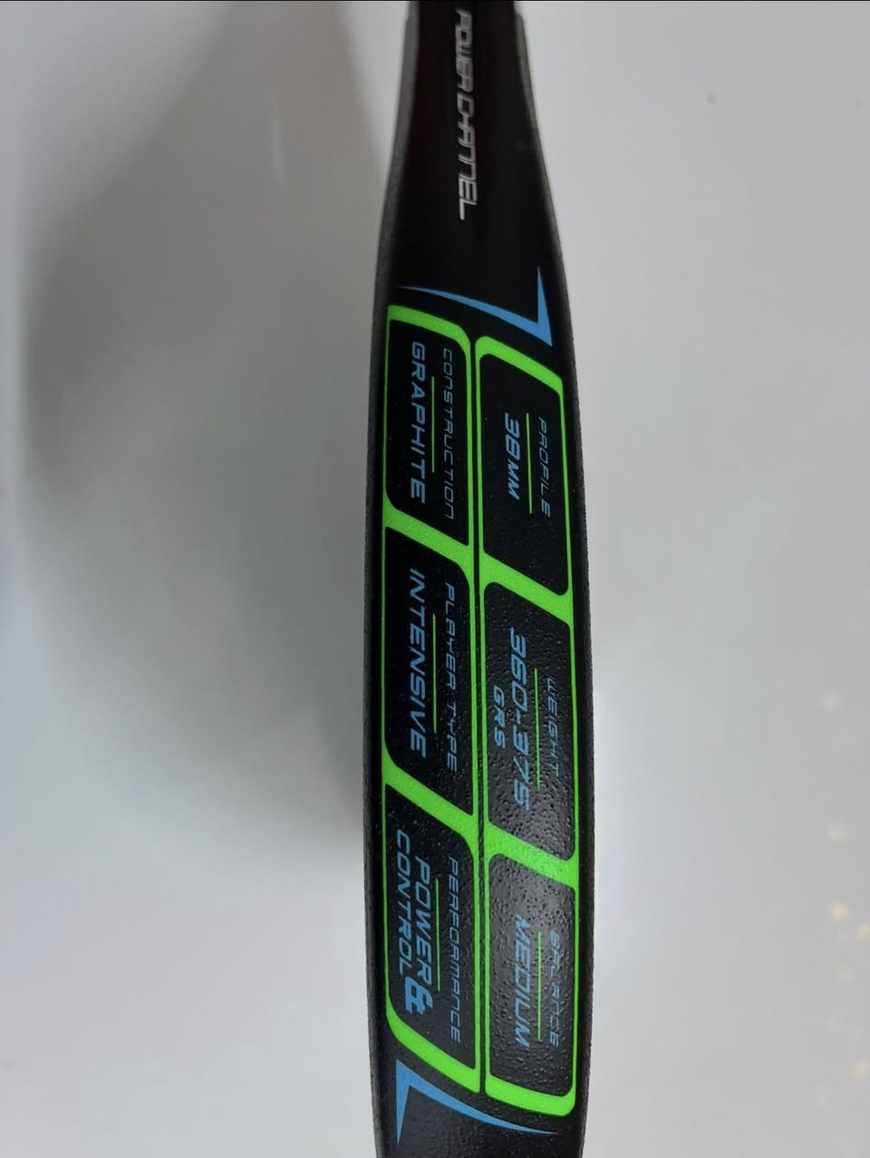 مضرب بادل دنلوب نظيف بي ملاحظة صغيرة بالقشر الاستفسار واتساب ***********
