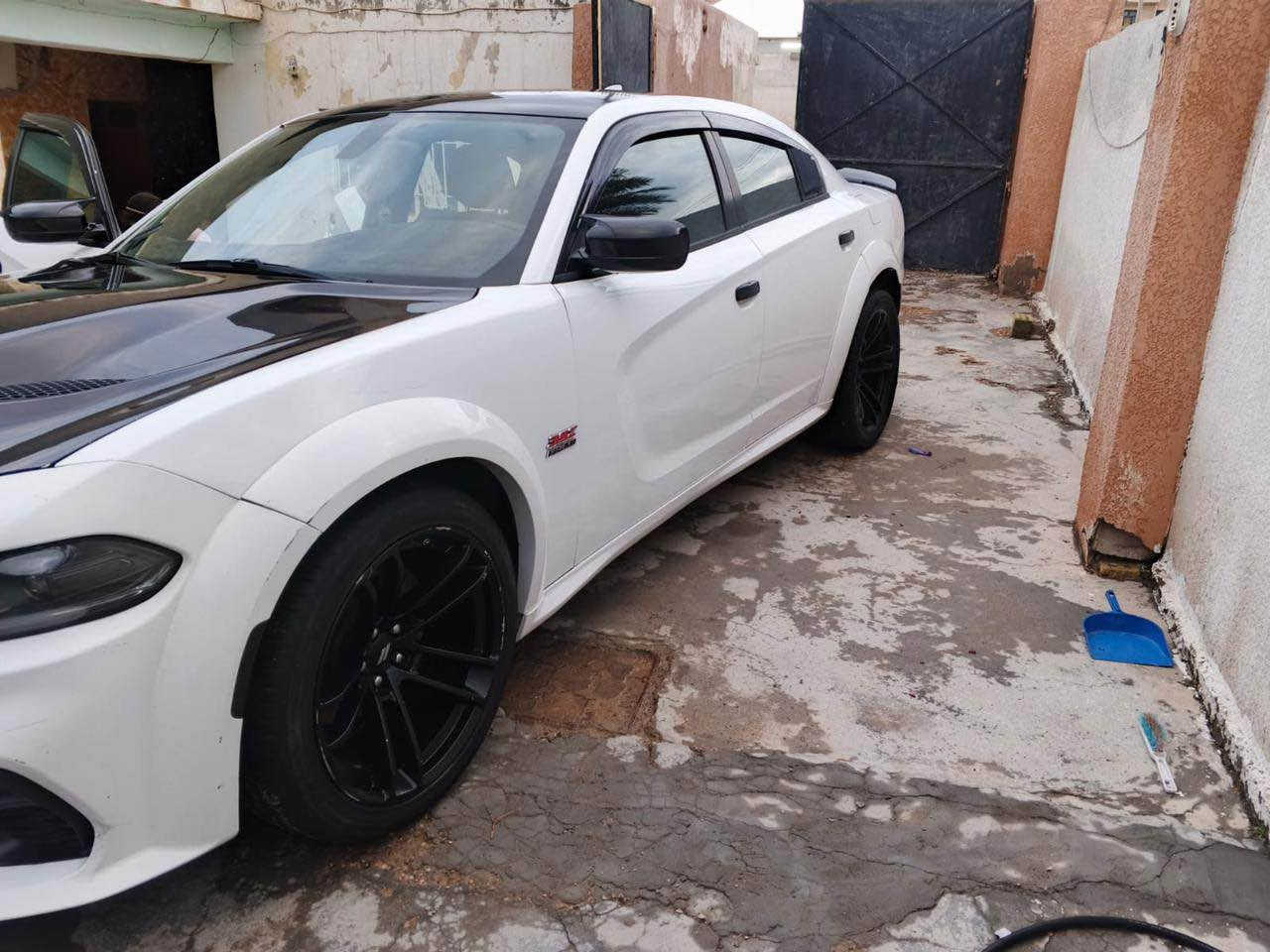 جارجر 2016 كندي بيها جاملغ فقط مبرمجه السياره جاهزه 6 سلندر محدثه 6.4 عليها وايد بدي السياره جديده ماشيه 240 الف كيلو متر للاستفسار *********** الصويرة, واسط
