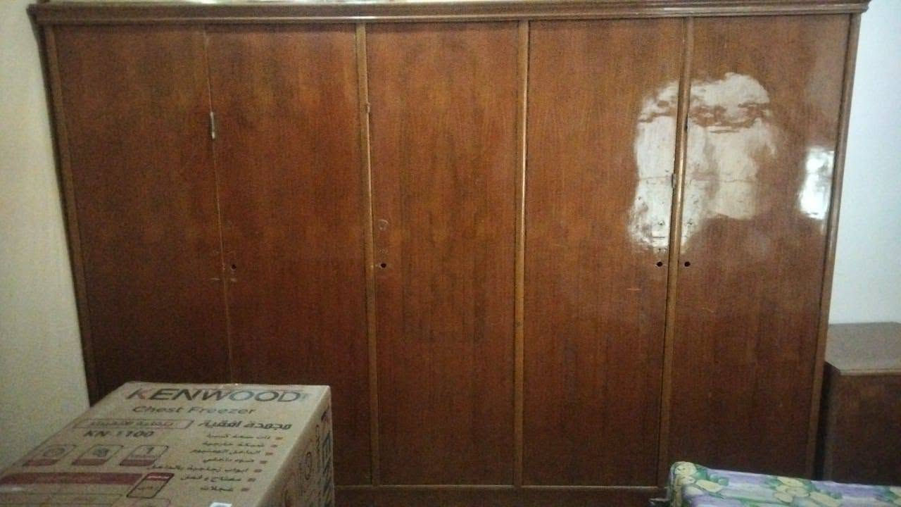 للبيع غرفه اخشاب مستعمله السعر 400 وبيهه مجال 
*********** واتساب
