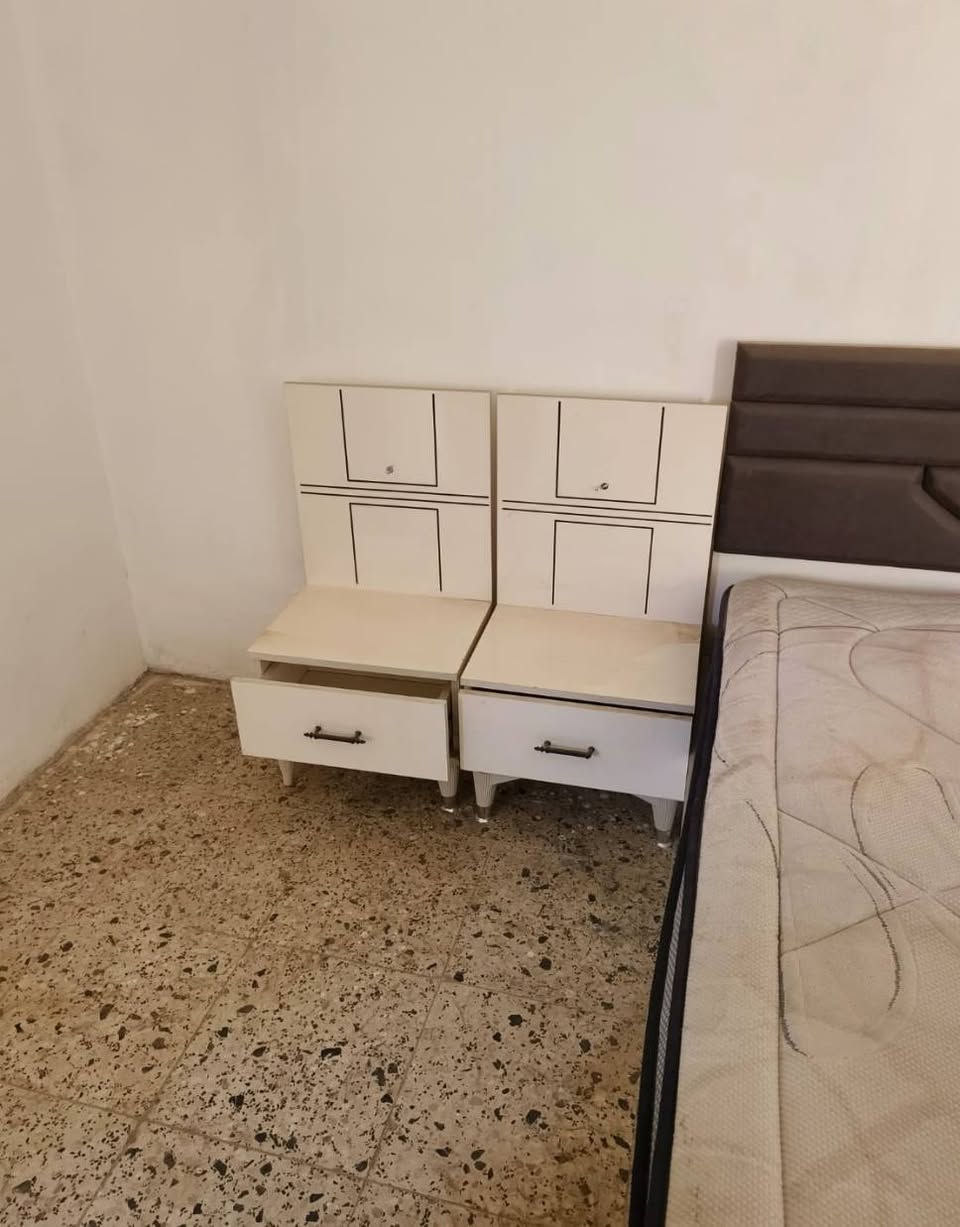 غرفه نفرين للبيع
جربايه نفرين
كنتور زاويه وميز تواليت 

كومدي اثنين بجانب الجربايه 
مع  الدوشك  وياها 

استعمال قليل جديده بعدها وما بيها اي عيب 

بسعر مناسب جدا 
للتواصل اما خاص او واتساب 
*********** مكانها السيديه

