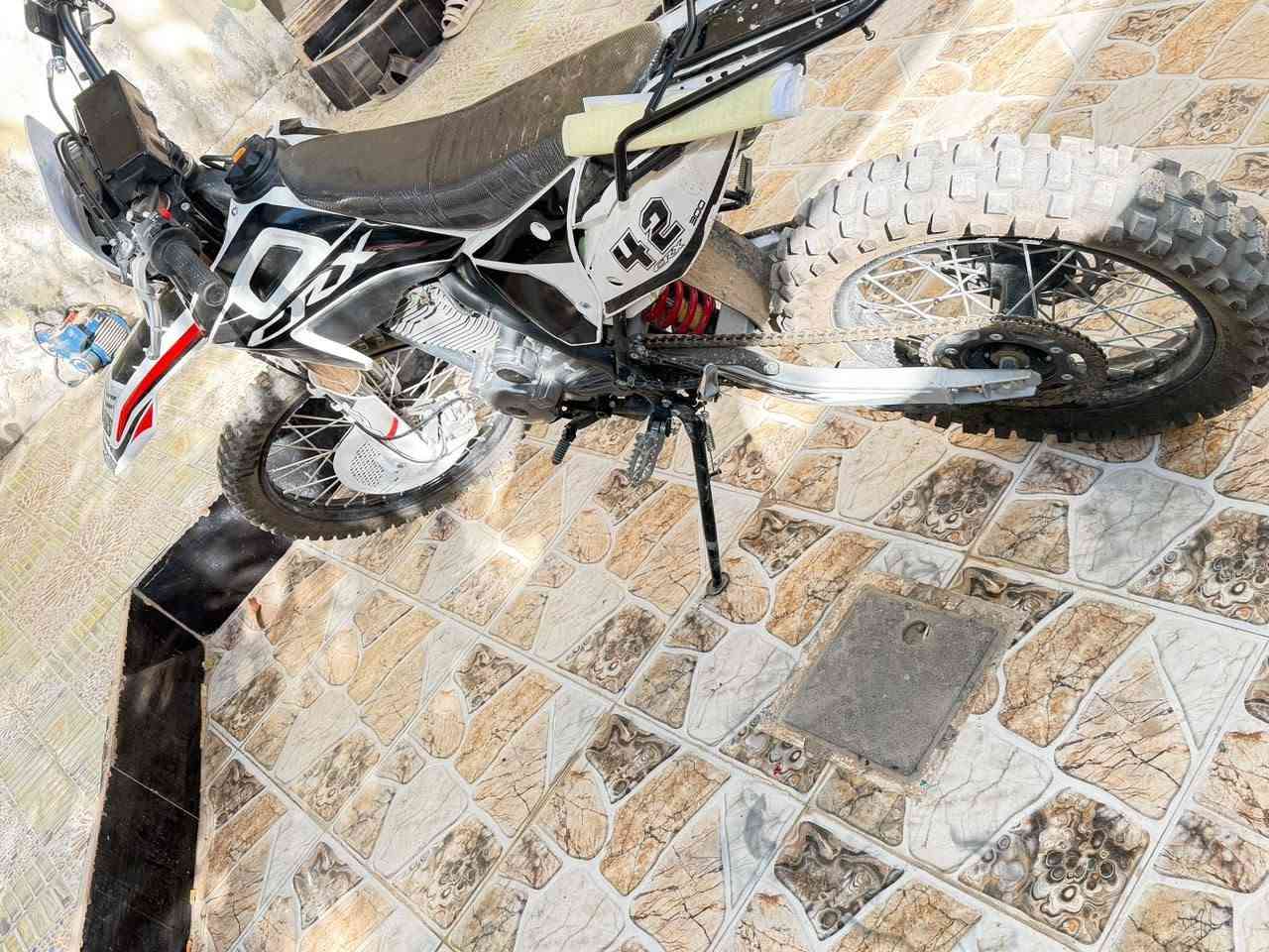 دراجه crx
زيرو زيرو  كلش عل سحك ماشيه 100 
 
دراجه هاون مع العلم بعدها فترت سحك اذا تسحكها مضبوط تزيد قوتها
  
كفاله كفاله كفاله كفاله من التاير للتاير   اي نقص مابيها كلها شغاله 

دراجه مامغسوله ابد 

تجي وتشوف اي برغي مفتوح بيها يرجع لا تايرات لا براغي  كلشي بيها مامفتوح ابد
 سعر 1300 بيها مجال قليل قليل جدا 

 رقم ***********  موجود واتساب وخاص
