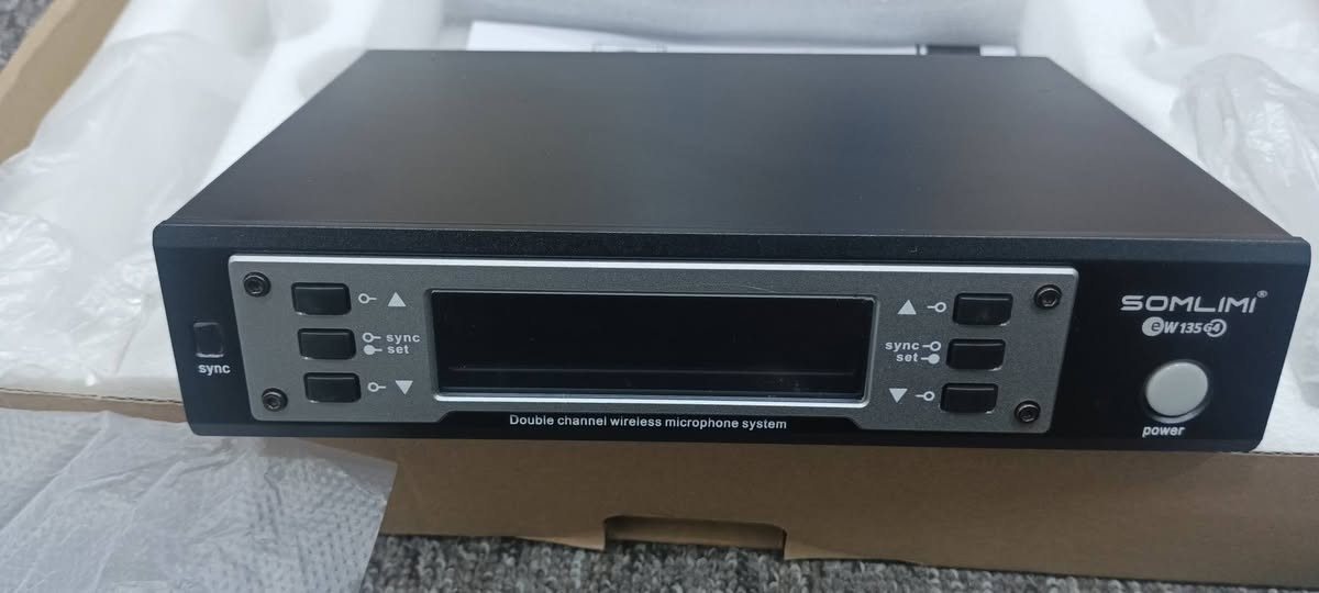 مايكات لاسلكي سعر القطعه 90 الف توصيل مجاني قطعتين باله جديد نضافه 100ب100للاتصال ***********
