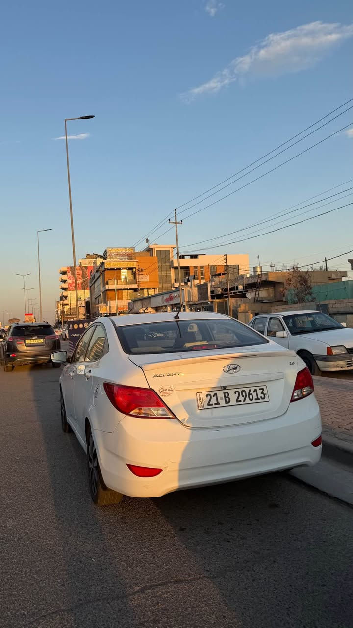 اكسنت ٢٠١٥ 
محرك ١.٦
فتحه سقف
ايكو مود

كلش نضيف مابي قطره صبغ
مجرد الطخات الموجودات بل صوره
ماشيه ١٥٣ الف كيلو 
السعر خاص 
واتساب *********** كركوك, العراق
