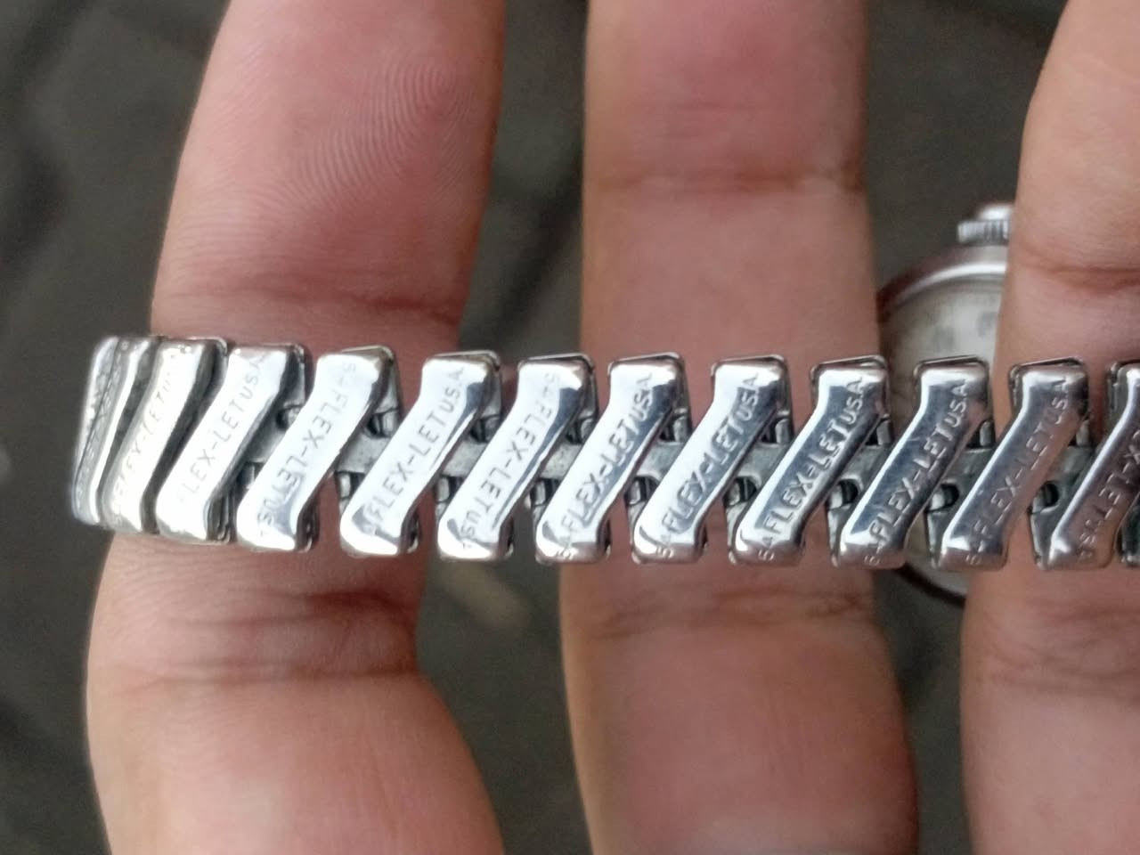 ساعة رويال كالفرت سويسرية نسائية
صناعة 1950-1960
نصب تكويك شغالة بالكامل تقريباً تطول 60 ساعة 
السير مختوم كله ماركة يو اس أي فليكس 
السعر 75 ألف و قابل للتفاوض


**إذا كنت صاحب هذا الإعلان وتريد حذفه لأي سبب، رجاءا أرسل رسالة إلى الدعم الفني**