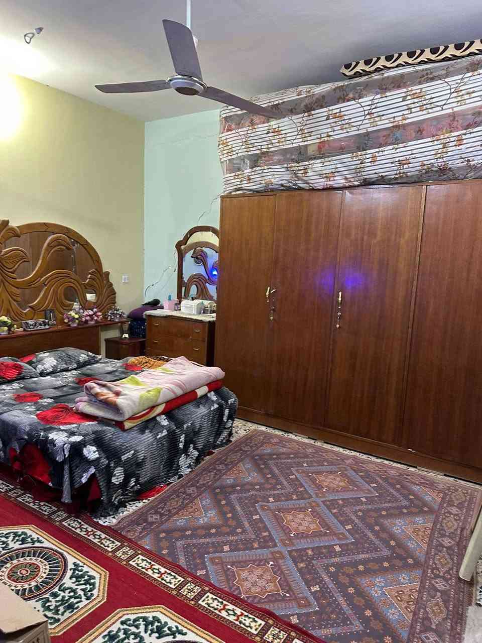 يالله السلام عليكم ورحمه الله وبركاته 
بيت مساحه 100متر طابو زراعي واجهة 5 النزال20 كامل البيت كاشي سيراميك السطح شتايكر البيت كامل مكمل 
للاستفسار ***********
اتصال وات ساب
