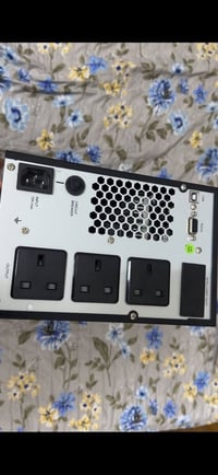 للبيع UPS فاربر (Farber) سعة 1000VA / 900W الجهاز شغال ومجرب، مناسب لل...