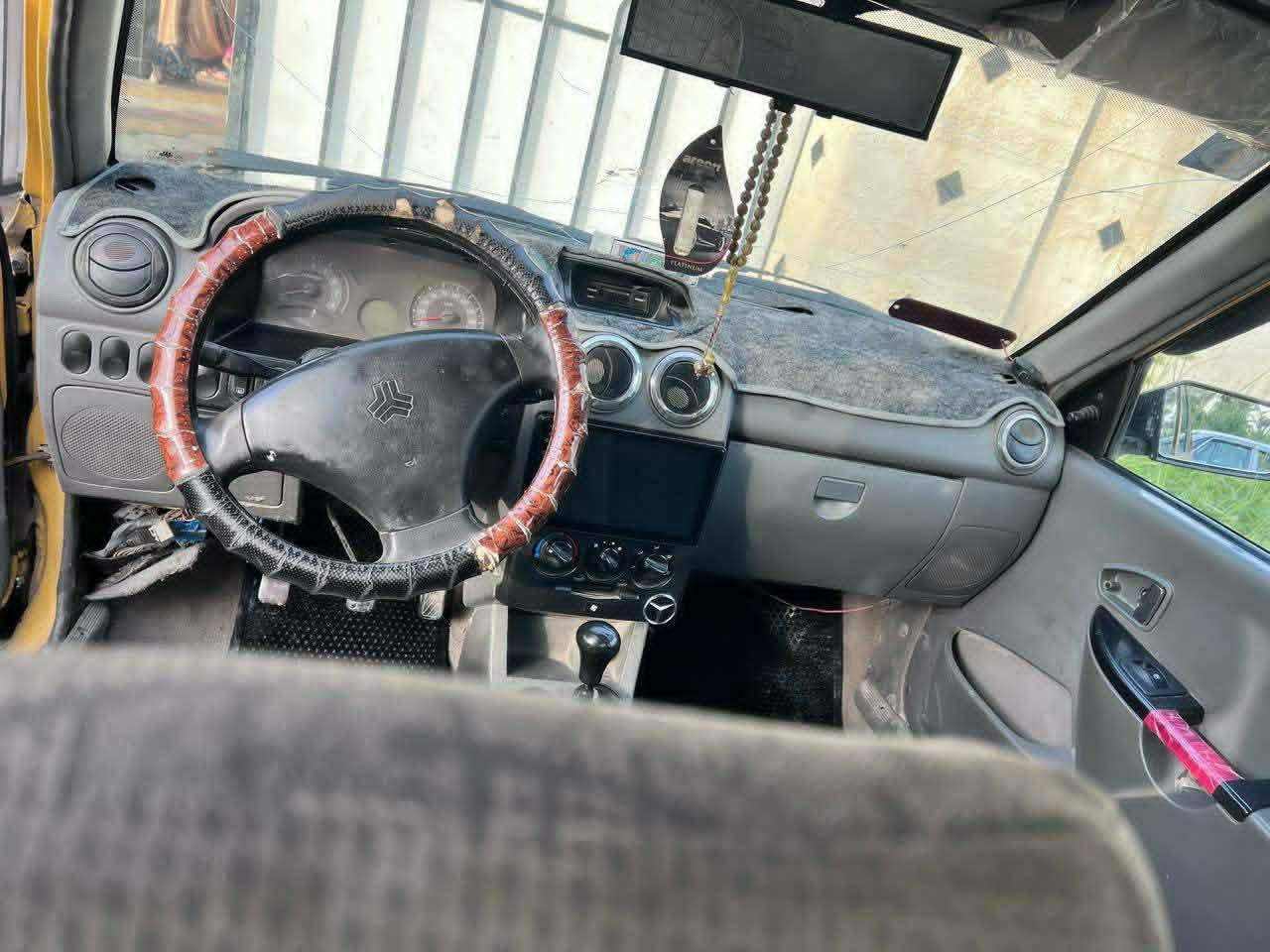 السلام عليكم سايبا. موديل 2012 گير خير من الله  مكينه تبخرر گايمه ابيع  شاشه تاب اصلي درايم شفتات جدد تخم تايرات جدد دبلات جدد صدر جديد دسكات جدد مازدات جدد كهربائياتها كلها شغاله  تدفئه شغاله السياره خير من الله بيها فقط جاملغ مبدل امامي جهة السايق  رقم دولي سياره باسمي سنويه ٢٩ باسمي  هيئه غرامات مصفره رقم بغداد مكان بغداد قرب جسرالمثنى شيخ حمد  سعر 21قفل
***********
