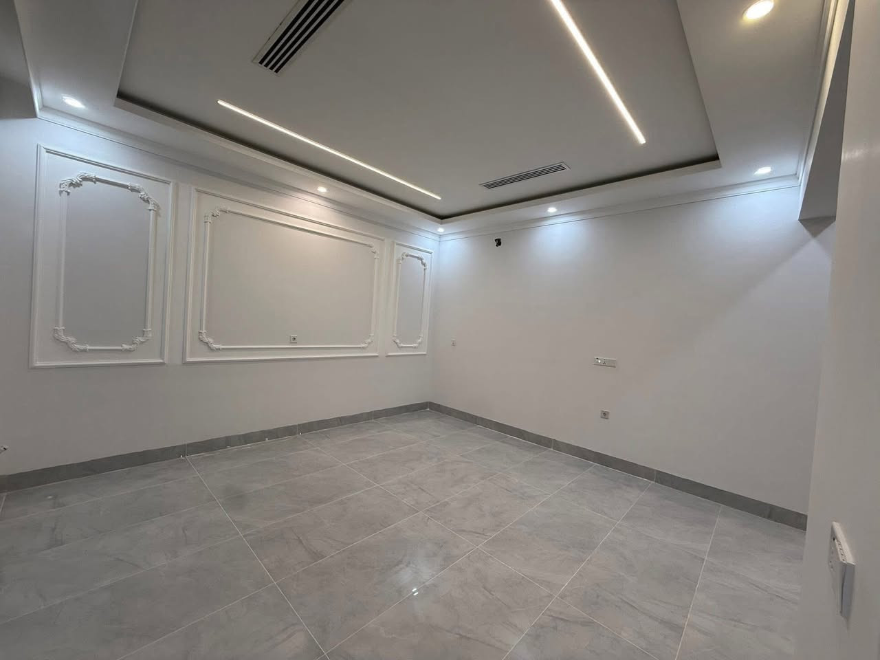 #دار #للبيع  🏠  طابقين طابو ملك صرف بناء حديث
 سقف مغربي نضام دكتات بيت فول بناء درجة اولى تسليم كامل عالمفتاح

#المساحة :-   200 متر 

#واجهة الدار :  10 *  20  العمق

#السعر  :- مراسله الصفحه او واتساب ***********

#الموقع :- كركوك — الحرية مقاطعه ٤٧  قرب مأركت سمين مول 

#تفاصيل الدار

♦️الطابق الاول
 
- استقبال 
- هول
- غرف نوم عدد اثنين
- مطبخ بارد
- مطبخ حار
- درج داخلي
- صحيات 
- كراج سياره 

♦️الطابق الثاني 

- موزع
- غرفة نوم عدد ثلاثه 
- صحيات 

#للأستفسار الأتصال على الارقام التالية :-

    ***********   واتس اب 

أو مراجعة مكتب الصرح للعقار  الكائن في القادسية الثانية  قرب تقاطع الحرية قادسية ومثلجات سارا
{  #نتشرف #بزيارتكم }
