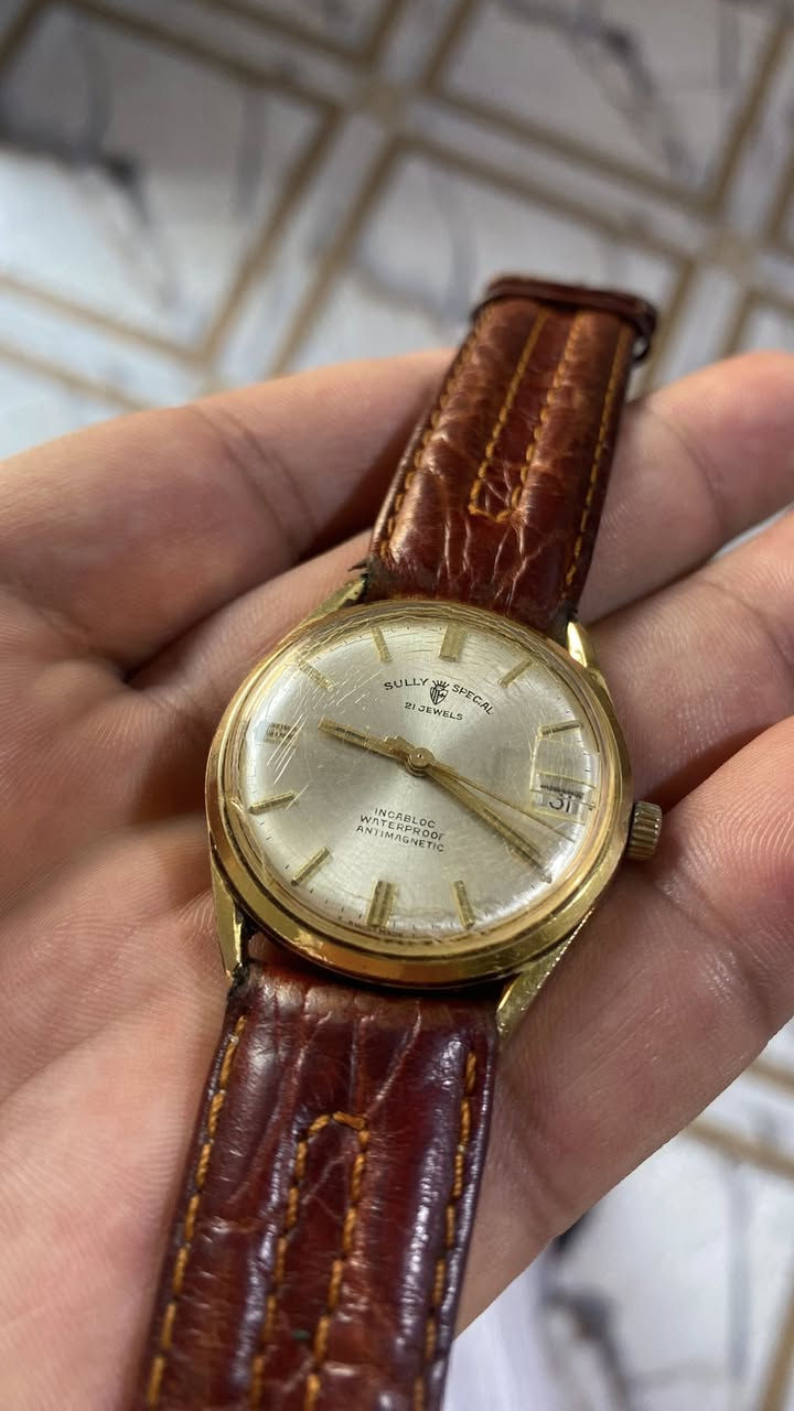 البيع / ساعه سويسريه اصليه قديمه 
انتاج الستينيات شرط الشغل 
القطر 36 الهيكل: دائري مطلي بالذهب 
نظافه 90% السعر 100 الف


**إذا كنت صاحب هذا الإعلان وتريد حذفه لأي سبب، رجاءا أرسل رسالة إلى الدعم الفني**