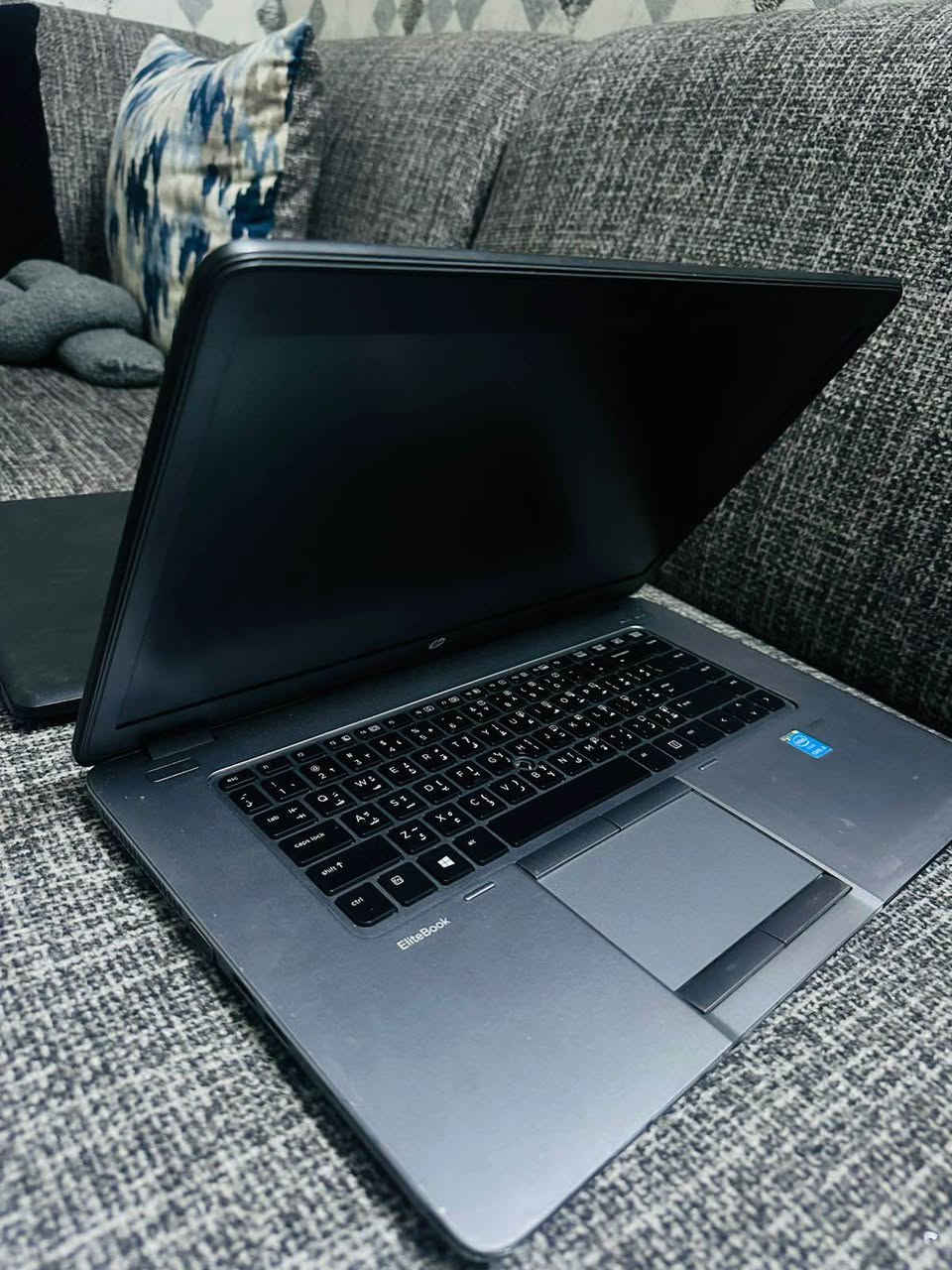 💻 لابتوبات للبيع

متوفر لدينا لابتوبات أعمال مناسبة للعمل والدراسة والشركات وبأداء سريع
‏🔹 HP EliteBook 850  
• معالج Intel Core i5  
• رام 8GB  
• خزن 256GB SSD  
• شاشة 15.6 إنج  
‏🔹 Lenovo ThinkPad  
• معالج Intel Core i5  
• رام 8GB  
• خزن 256GB SSD  
• شاشة 14 إنج  
✔️ الأجهزة مفحوصة وجاهزة للاستخدام  
✔️ مناسبة للعمل والدراسة والتصفح  
💰 السعر: 200,000 دينار للجهاز

📍 كربلاء, العراق


**إذا كنت صاحب هذا الإعلان وتريد حذفه لأي سبب، رجاءا أرسل رسالة إلى الدعم الفني**