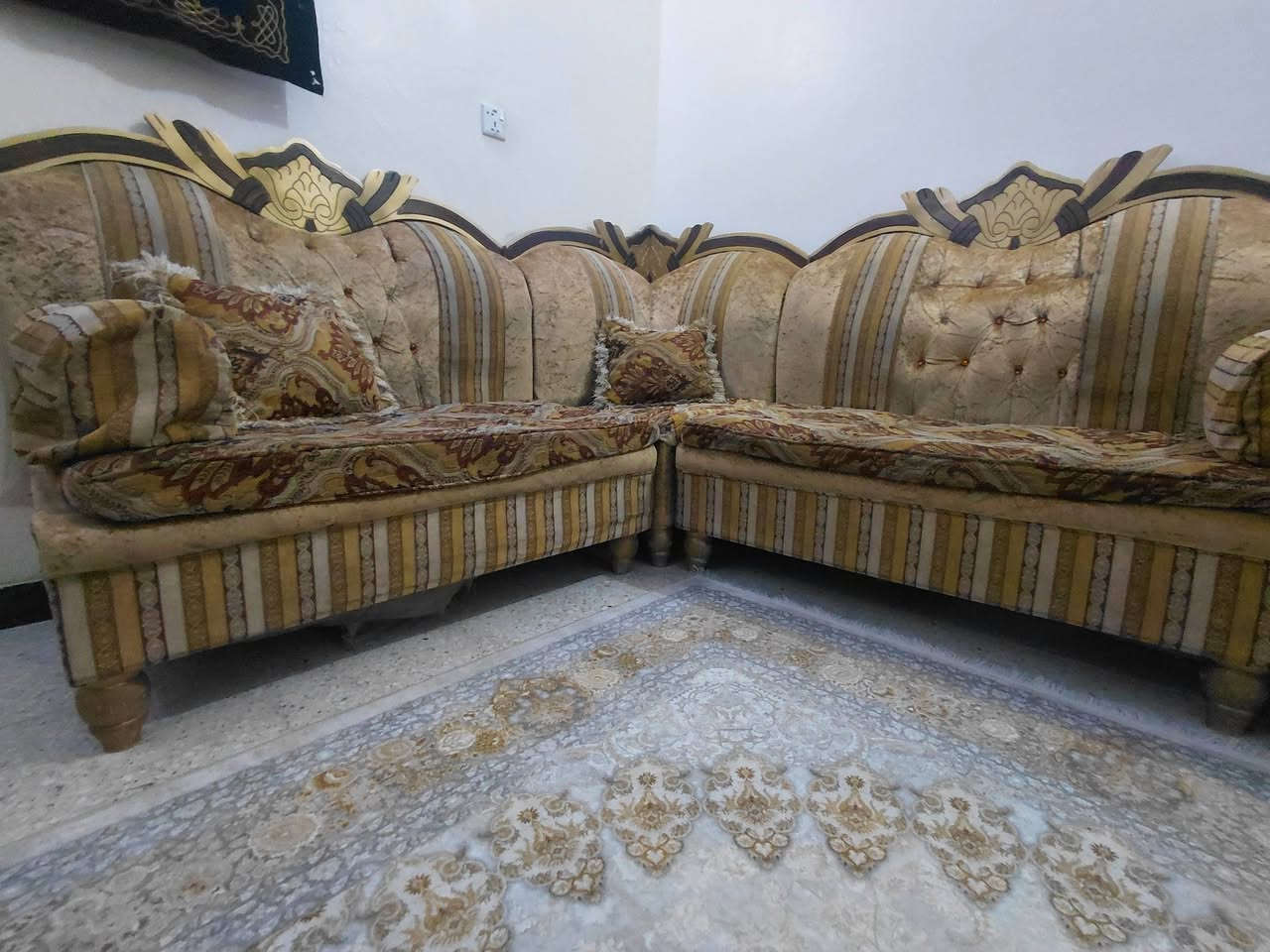 ديوان ١٤ نفر مستعمل ثقيل للبيع بغداد حي النور قريب ع الكاظميه *********** السعر ٢٠٠ وبي مجال
