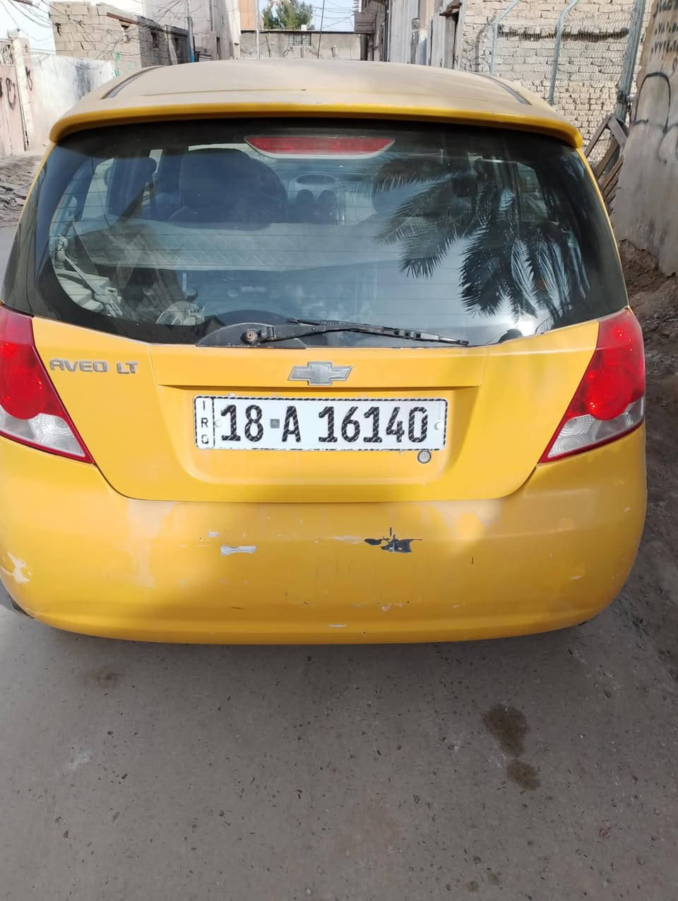 السلام عليكم ورحمة الله وبركاته
شوفرليت افيو 2004   
امريكي السياره خصوصي اصفر بلادي من الشركه 

گير محرك مكفولات 
تخم تاير جديد 
باتري جديد 
حداديه جديده 

نقصه تبريد فقط غاز 

مكان السياره بابل حله 

تحويل ثاني يوم ممطلوبه لا غرامات ولا شي بأسمي 

السعر 36 وبيه مجال ،

***********
