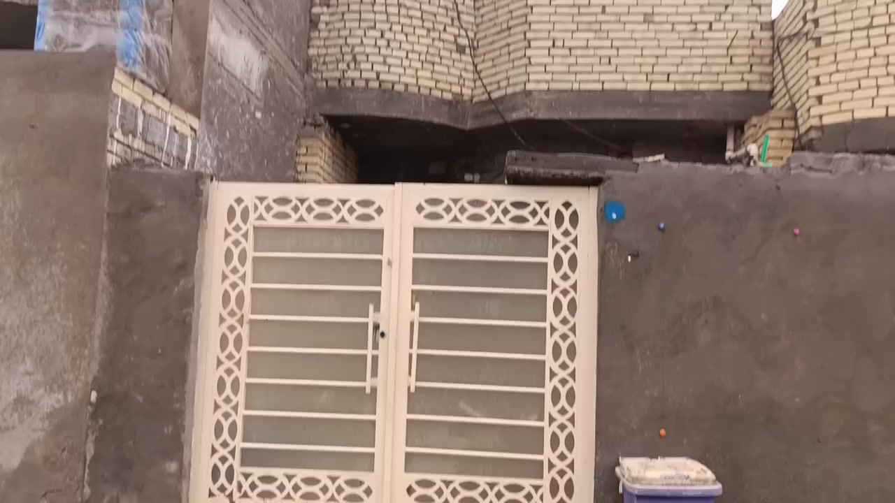 السلام عليكم بيت للبيع مساحة 100 متر واجهة 5 متر نزال 20 السقف كونكريت مسلح معا البيتونه مكان البيت الشعب الغرير بيت طابو زراعي سند 25 الاتصال ع الرقم او الواتساب ***********
