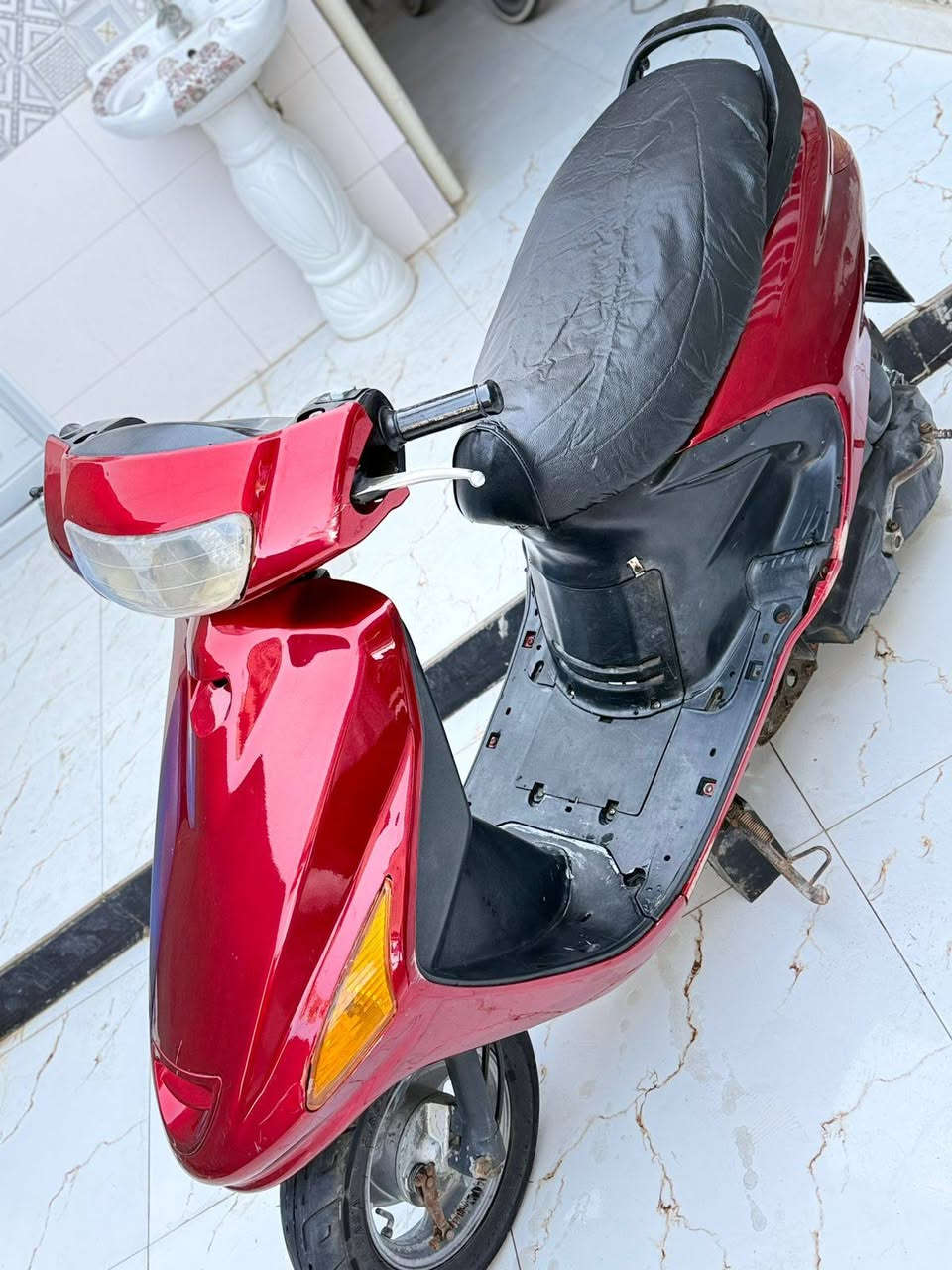 فراشه للبيع مفتوحه 
كلها شغاله 
بيها خيط تبخير 
البصره قضاء الصادق 
منطقه الچري 
السعر 400 وبيها مجال
***********
