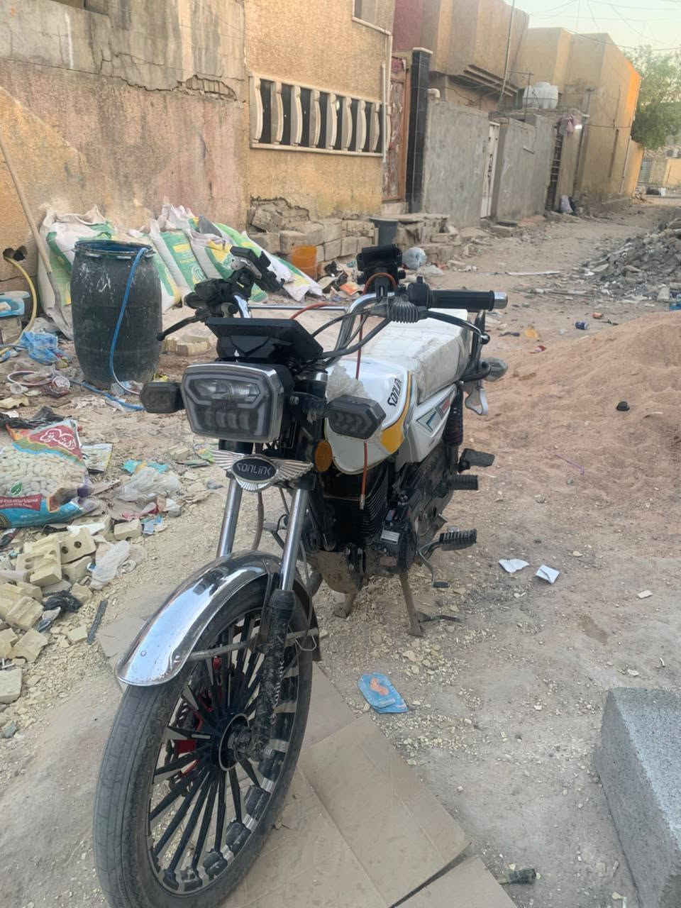 سلام عليكم دراجه للبيع سيفان ضاغطه أو زنجيل 
الدراجه كفاله عامه موديل 2025 كله شغل بس الكيلو متر ميعد بس الدراجه سعرهه 850 أو بيهه مجال مكاني مدينت الصدر رقمي ***********
