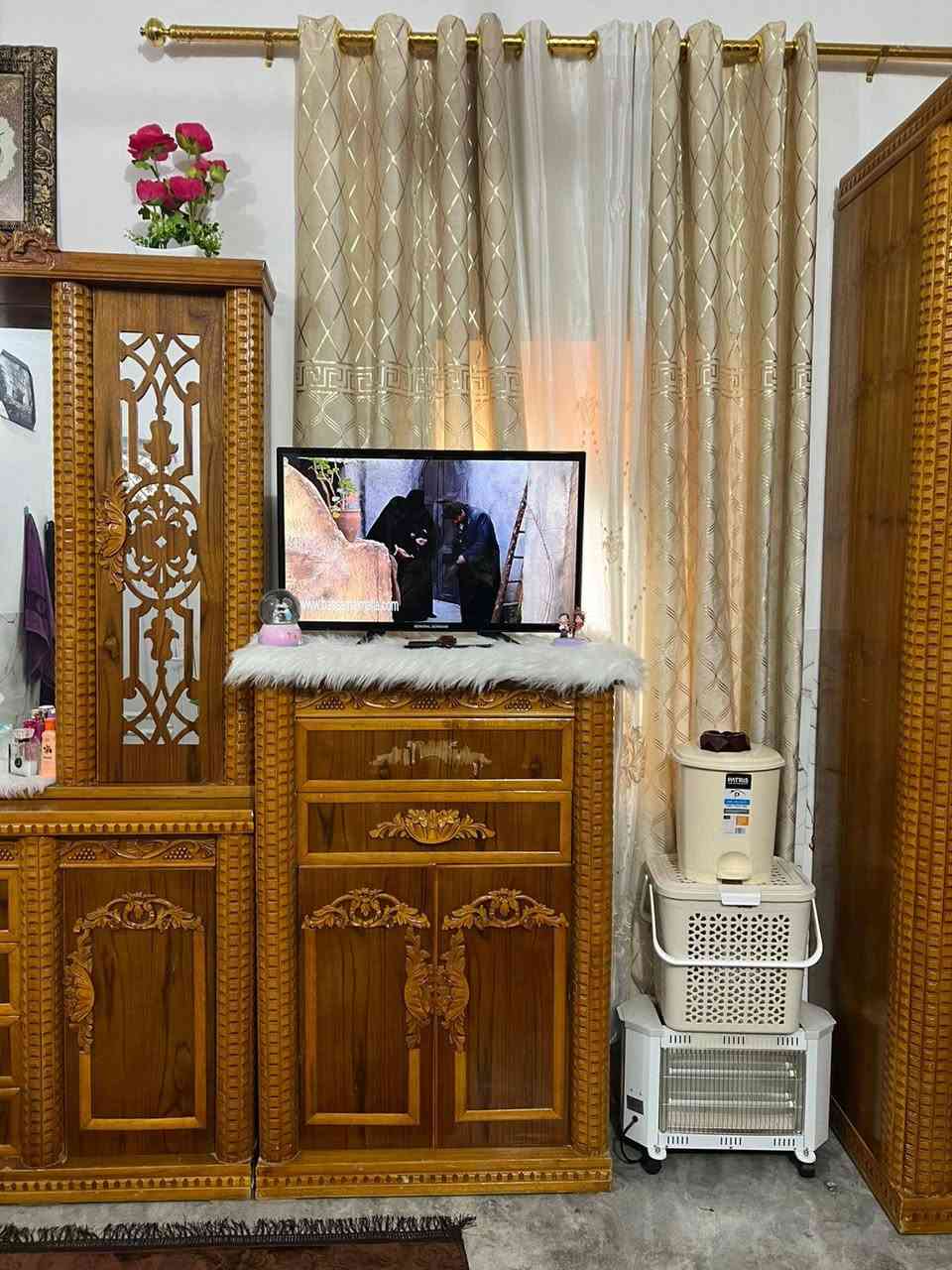 غرفه نوم نضافه فول مستخدمه 6اشهر السعر
مليونين وستميه بيها مجال شي غليل المكان جنوب الموصل ناحيه القياره قريت ازهليله ***********
