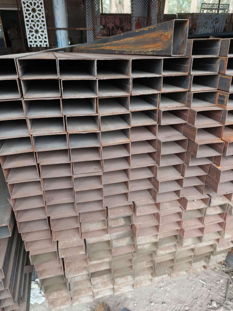 يعلن مكتب الحارث للحديد الصناعي عن توفر
-الحديد الصناعي بانواعه.
-اول معمل بالغربيه لابواب الكبنگات .
-جميع انواع BRC  والمشبكات وبمختلف القياسات.
-حصائر BRC صب ارضيات.
-معمل شبابيك بلاستك والمنيوم .
-السندويج.
-ابواب قاصه وحسب الطلب (القياس والموديل).
- ابواب خشب تركيه داخليه وحسب الطلب.
-عمل واجهات حجرالقرميد .
-كادر متخصص من الحدادين .
حديثه -الشارع العام-مقابل مرطبات الداهري 
***********
***********
