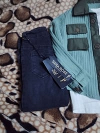 بدلة ٣ قطع • عمر ٣ سنوات • بعلامتها