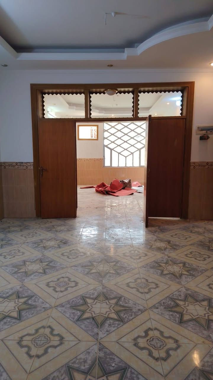 دار للبيع حي السلام في النجف
( 200 م)طابق واحد كونكريت.
السعر(380 مليون)غرفتين وصالة واستقبال.شارع 10 خلف الشارع العام
(سلام/غري)
مكتب الغدير
***********
