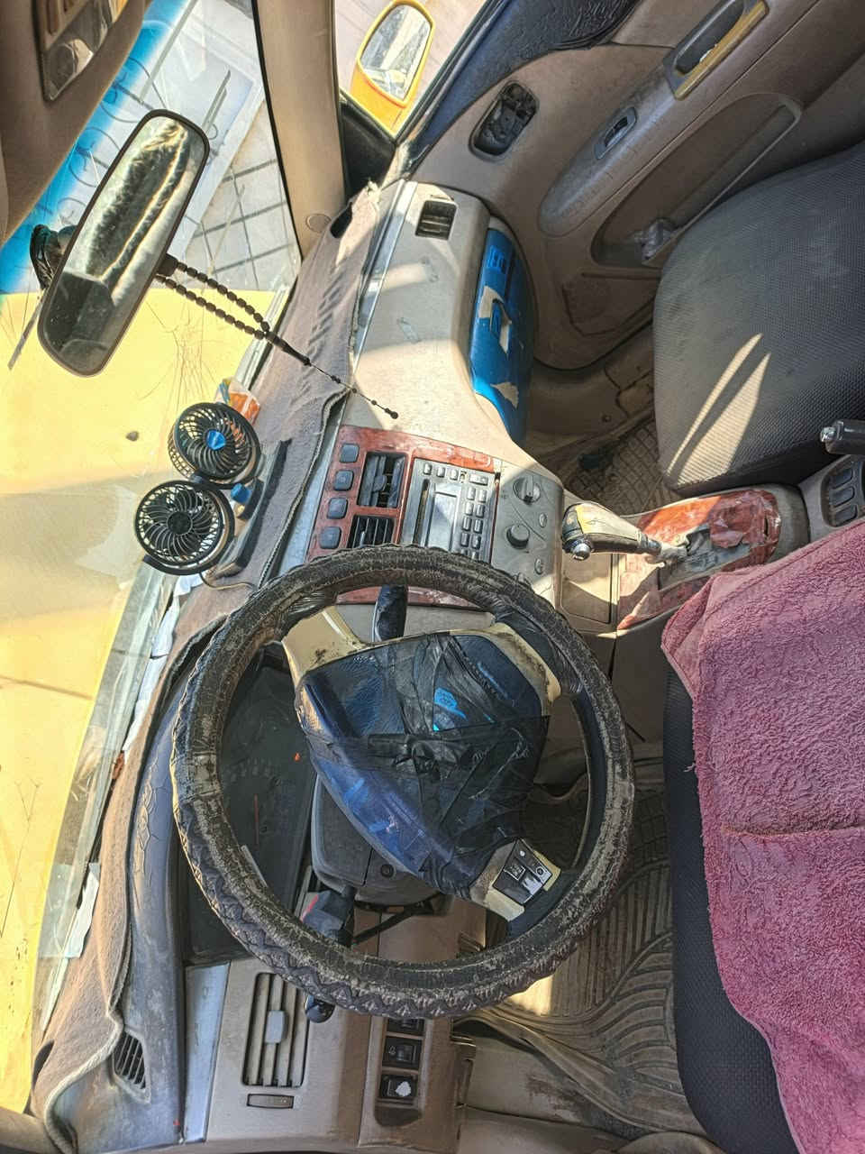 شيري لبيع سعر 27 ورقه
سنويه لحد2027 
موديل 2011
كير اوتماتيك ***********
