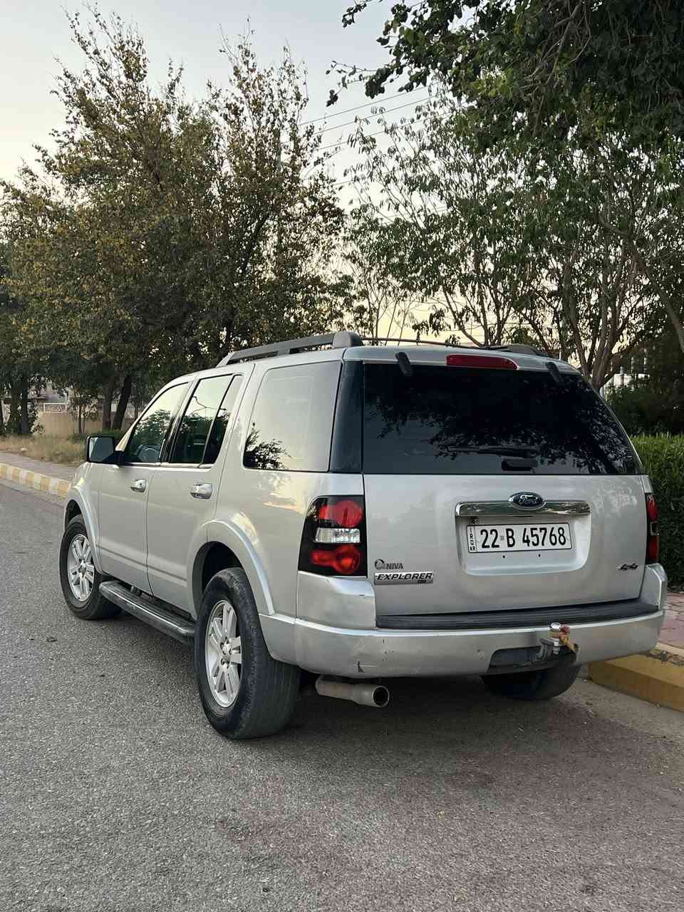 فۆرد اکسبلورر خلیجی ٢٠١٠
یەک چاملخ گۆڕاوە بێ لێدران
سقف سلاید 
بەصمە 
کوشن کارەبا 
جام کارەبا 
دەبڵ اکسل 
سێ ڕیز کوشن 
مەکینەی تازەی ئەوروپی لەسەرە 
شاشە ئایپاد 
ڕەقەم هەولێر و تەحویل بە شەرت 
سەیارەکە بێ تەقە و ڕەقەیە و جاهیز کراوە 
ژ.م ***********
سعری: ١١٨ مجال
