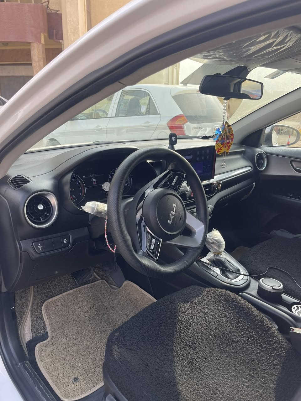 السلام عليكم 
كيا فورتي 2022 وارد امريكي 
السياره معوقين الرقم الجديد نص مواصفات 
تقريرها جاملغ وبنيد بدون دواخل الجاملغ نفسه مرجع والبنيد مبدل سياره جديده بمعنى الكلمه السعر 147 وبيها بسيط رقم الهاتف *********** 
مكاني الجزائر 14 تموز  
مكلف بالنشر الاستفسار على الرقم
