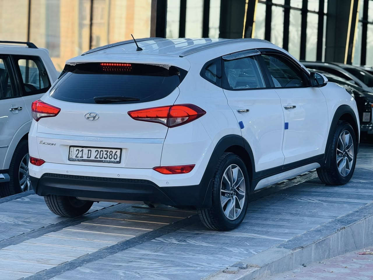 سلام عليكم ...تحياتي للجميع
هيونداي توسان خليجي 2018
                Hyundai..Tucson2018
 موديل..2018
المنشأ ..كوري
لون ابيض
.محرك 2000 دوش
تبريد قطعتين
تحكم ستيرن جهتين
كروس مثبت سرعة
Drive mood  أنظمه قياده ( أكي   -سپورت- عادي )  
حساس خلفي
حساس أمامي
كامرة خلفيه
ويل كروم بلادي
مري جانبي كهربائي شفط
أشاير مري
ليد نهاري زينون
لب لايت ليد 
...................................
سياره خليجي صفر شركة   ...مكفوله من صبغ ..كير محرك شرط الفحص
رقم  سليمانية سنويه مجدد لغايه 2028 شرط وكاله تحويل
غرامات
172 ورقة بيه مجال بسيط
ديالى ..خانقين ...شركة الحاج أركان
***********
