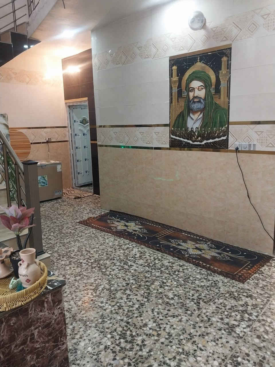 السلام عليكم بيت بمنطقةجسرديالى الجديدسايدالواحدالكرغوليةالبيت سند 25مي بسمي تحويل ثاني يوم وكهرباءوتبليط مساحةالبيت 115متريحتوي الطابق الاول على غرفة5×٤وصالة٧×٥واستقبال ٥×٤وحمام داخلي ومنورومطبخ ٤×٣الطابق الثاني غرفةوصالةبيت قريب على الشارع كهرباءحديثةوبناءالبيت حديث الطابق الاول طابوك الطابق الثاني بلوك كلب ***********
