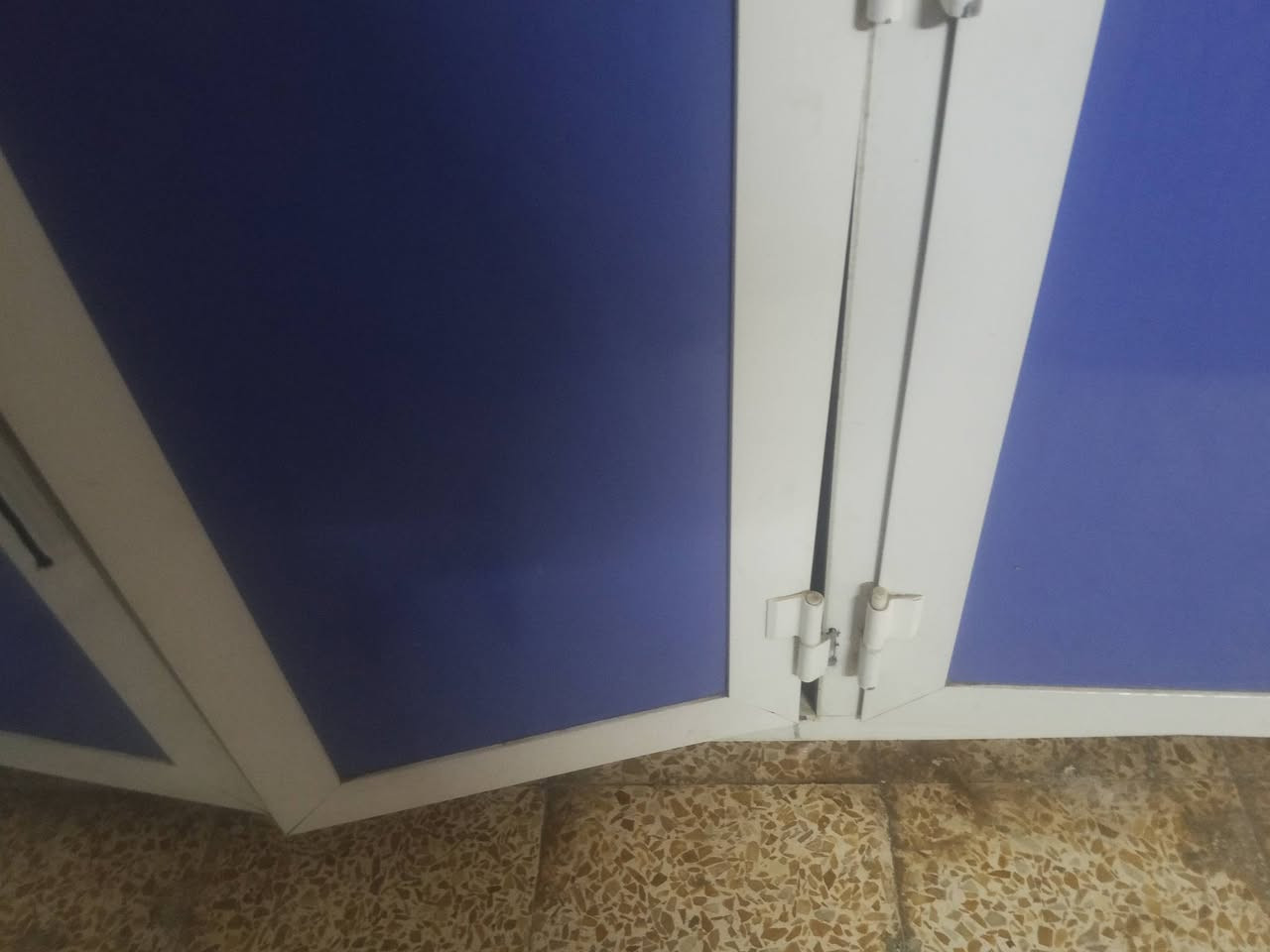 للبيع داخل وخارج نضيف اربع امتار مع سنك السعر 350 بيه مجال


**إذا كنت صاحب هذا الإعلان وتريد حذفه لأي سبب، رجاءا أرسل رسالة إلى الدعم الفني**