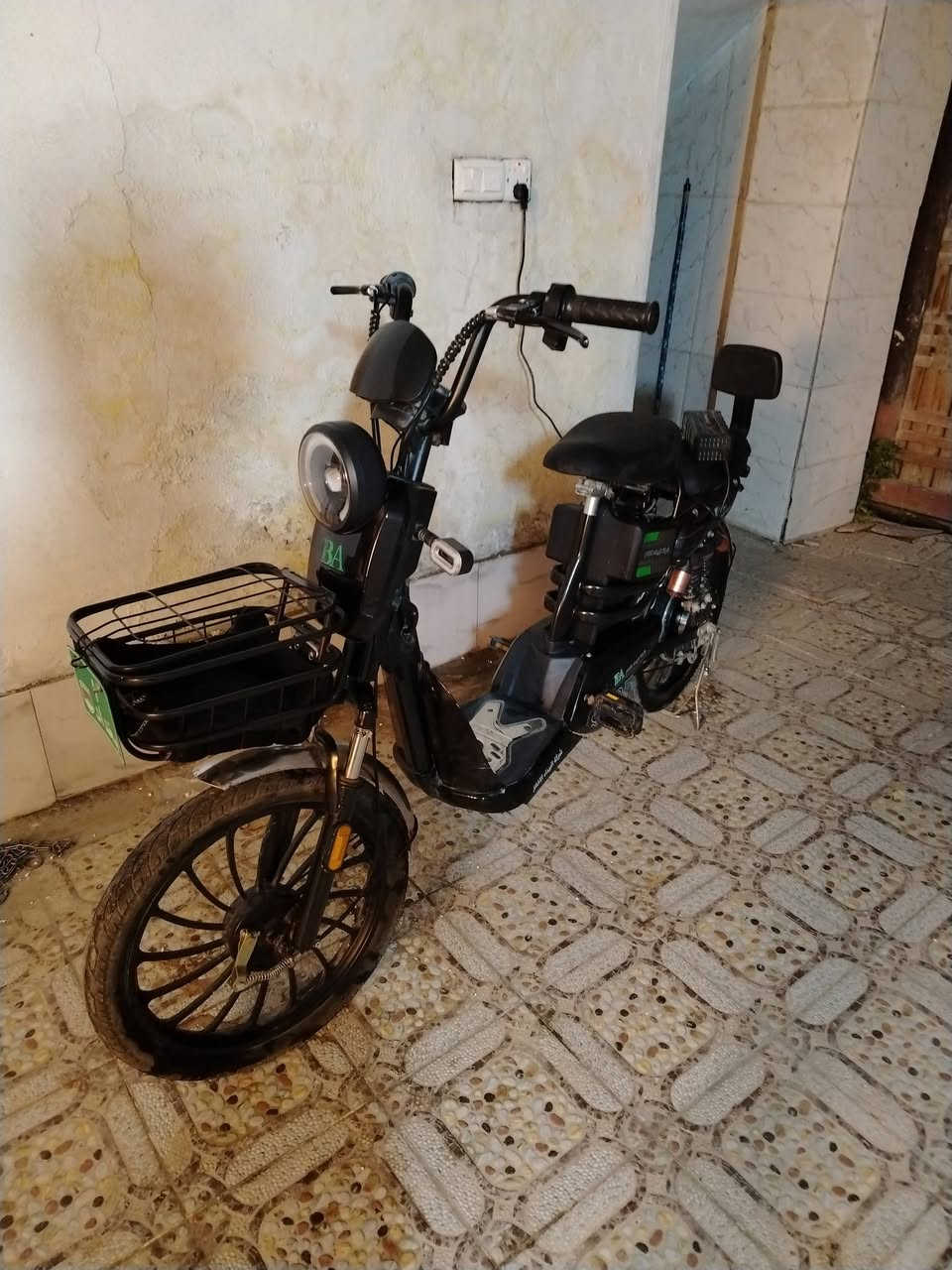 بايسكل شحن اربع بطاريات البطاريات بدلتهن اربعتهن قبل اسبوع ب 125 وياه بصمة قفل وفتح سرعة 40 حقيقي رايده ب 325 وبيه مجال حك الجيه
رقمي ***********
مكاني سيديه
