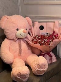 دب • باقة ورد