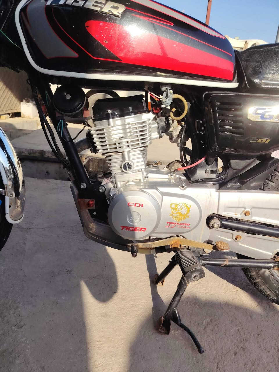 السلام عليكم دراجه للبيع موديل 2018 دراجه كفال عامه محرك مكفول أوراق اصولي اصولي دراجه احل من الصور خيرمن الله دراجه ماتصرف عليه ربع كامل مكمل لبريده يتصل على الرقم *********** مكاني حله
