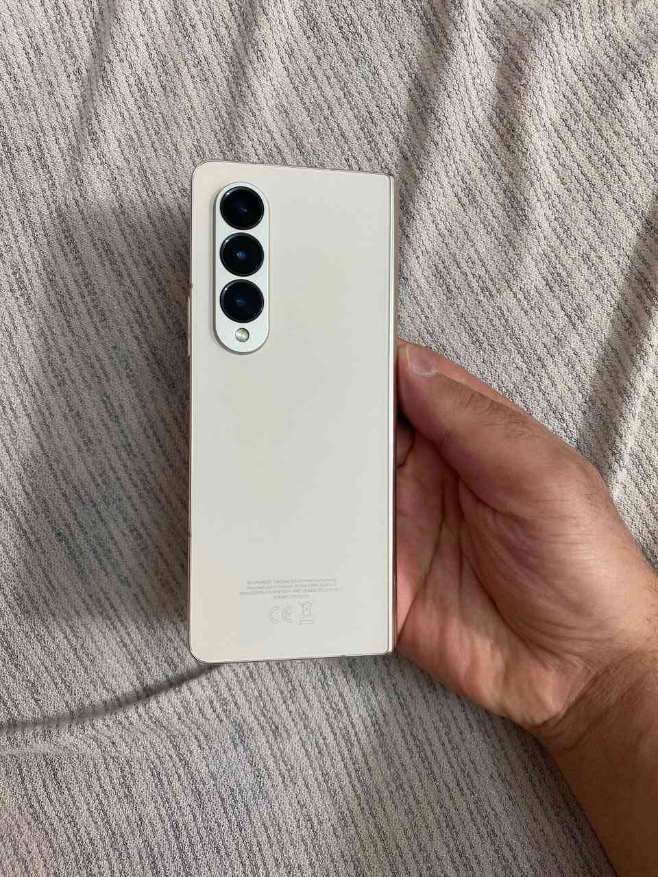 كلاكسي فولد فــــ4ــــور ابو شاشات

بوبجي 120 فريم 

Samsung Galaxy Z Fold 4
 اللون الذهبي ذاكره 512

الجهاز جبال نسخة خاصة دبل سيم

السعر/650الف مجال بسيط للشراي
الجهاز كارتون غراض كامله
مكاني موصل الجانب الايسر
***********
***********
