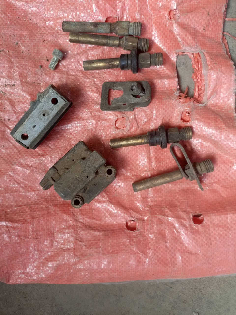 السلام عليكم نوزلات ٣ شغال مال كصه والتعيار مال هوه ميكانيكي شغال للبيع قيم وبل عافيه ***********
