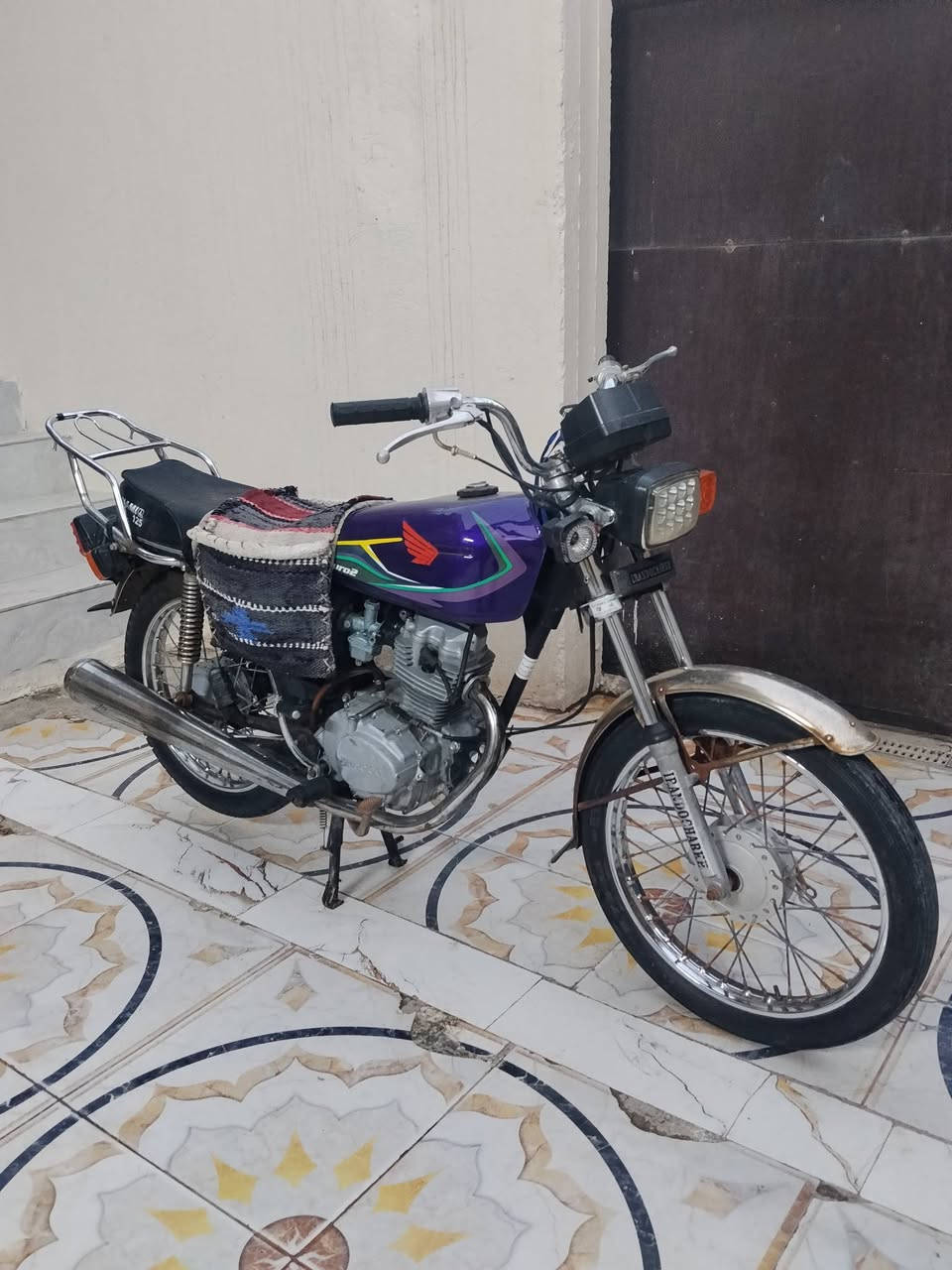 سلام عليكم شباب للبيع اربع كير دراجة نضيفه مكينه ناعمه كهربائيّه شغاله محرك مايبخر  شلعه خير من الله اوراق اصولي مداور مكتب حسين عنوان كربلاء حي العباس فرع لول شراي هلا بي ***********
