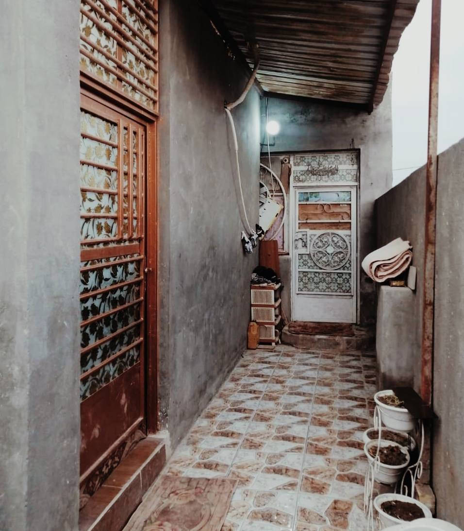 🏡 دار للبيع – زراعي سند ٢٥
📐 المساحة: ١٠٠ متر واجهة ٥ نزال ٢٠
📍 الموقع: الديوانية – طريق النجف ، التقية الثالثة، قرب مدرسة البشير الابتدائية
المواصفات:
غرفة نوم
صالة ومطبخ 
استقبال معزول
حمام منوّر
صحيات
البناء بلوك وعكادة 
⚡ الخدمات: ماء، كهرباء
💰 السعر: ٤٠ مليون دينار وبيه مجال
📞 للتواصل والاستفسار: *********** 📱
