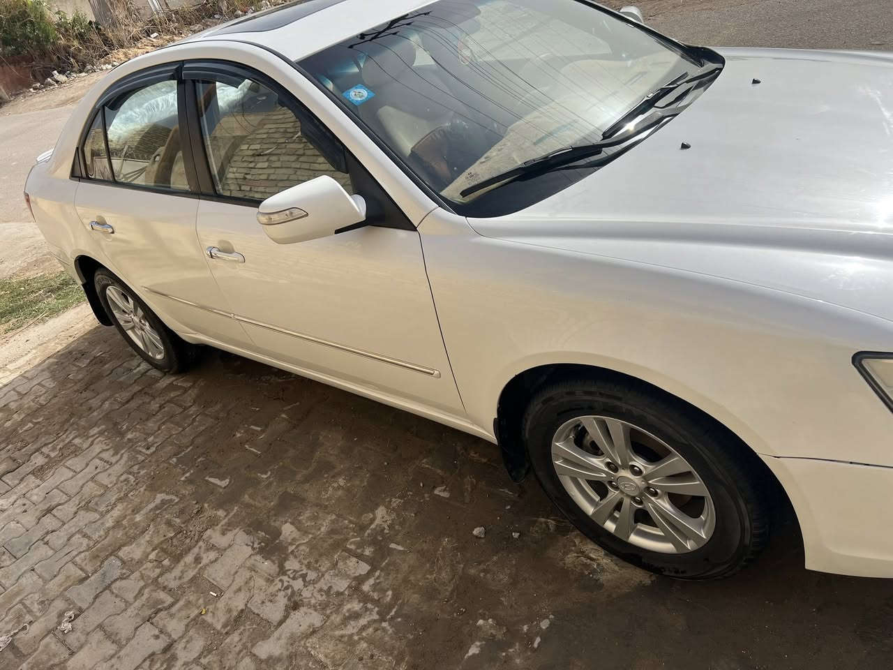 السلام عليكم
سياره سوناته 2010لون ابيض صدفي 
محرك كير  تدفئه تبريد مكفول
سياره كاعده ونظيفه السياره بسمي
تخم تايرات كله نظيف رقم بغداد
الحصوه ابي غريب السعر 135$
الرقم ***********
***********
