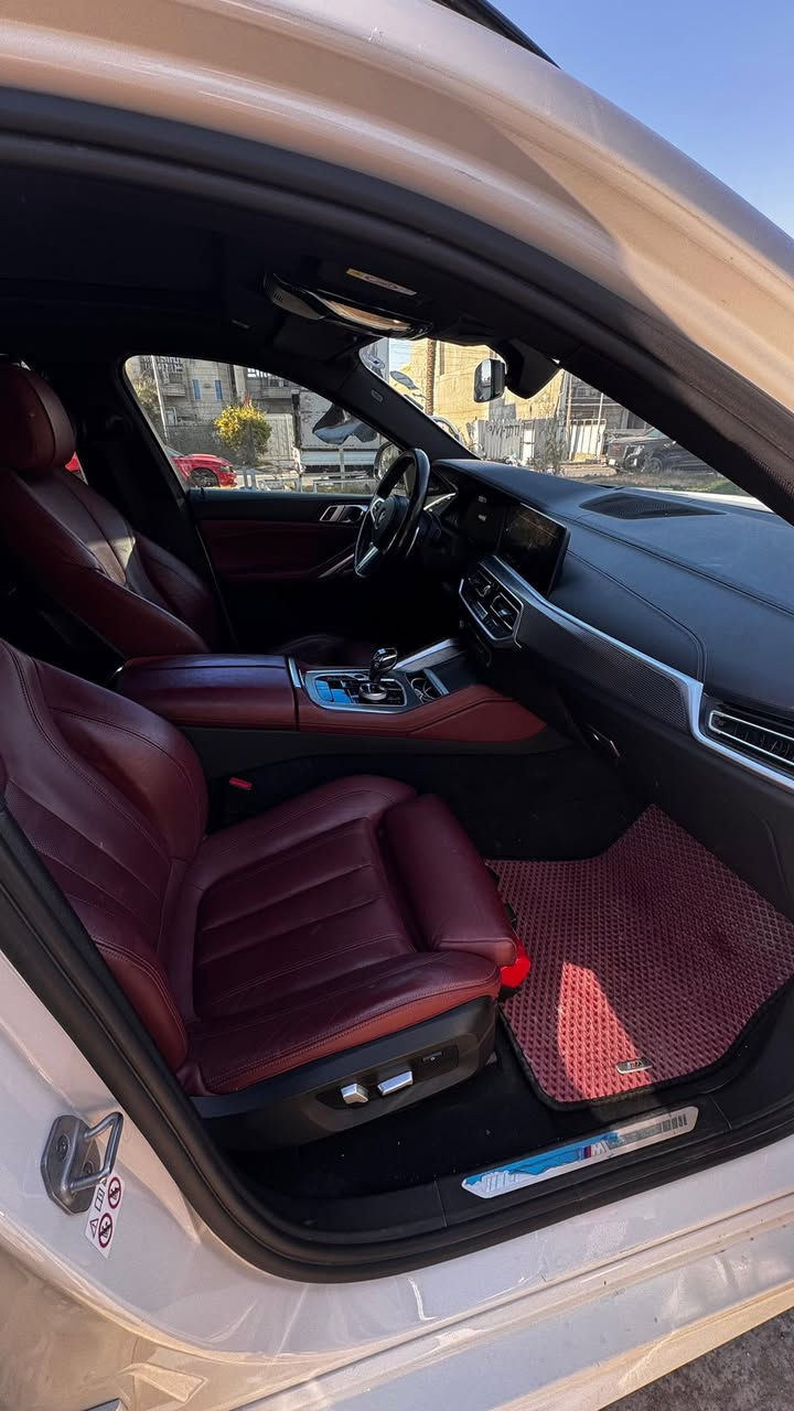 BMW. X6. I40. M  بلادي
وكاله العروش موديل 2021 ماشيه 60 الف 
كلّ صيانته بالشركة. السياره بدون اي نقص ولا مصرف ابد  صدر مكينه كير. كلشي بيها بلادي  وبيها تقارير اخر صيانه  مع تبديل دهن فلتر  داخل الشركة 
و حتى دهن الكير هم من وصلت 50 الف. تم تبديله داخل الشركة
السياره فقط الكشر بي ملاحضات بسيطه  جدا  و سابقا  اتعرضت الحادث سطحي بالبابين الجانب الايمن. وتم صبغهن يعني قطعتين صبغ بيها  
تضليل جديد. هزه جديده سنويه جديده باسمي السياره
***********
