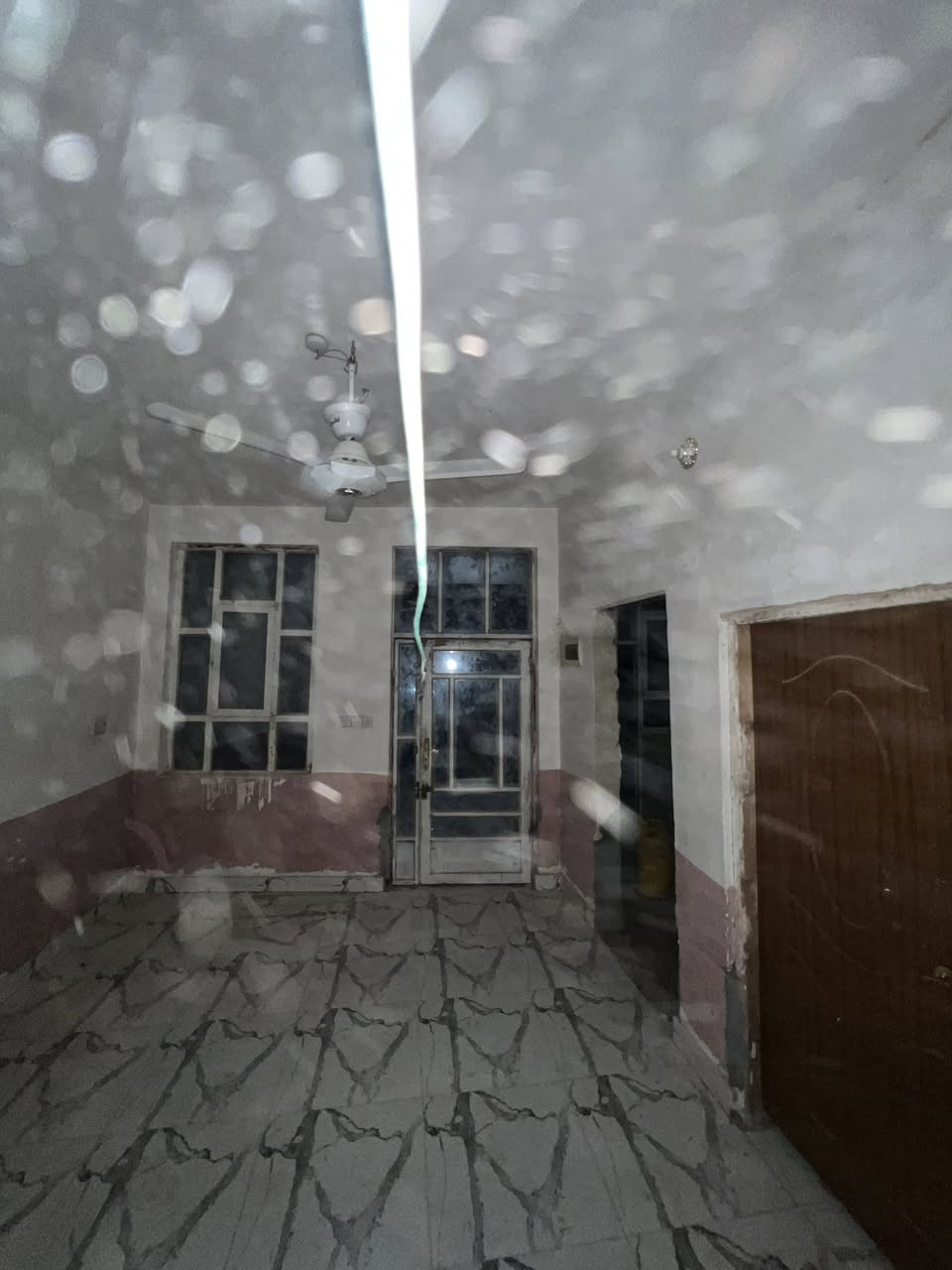 🏠 دار سكنية للبيع - فرصة مميزة بسعر مناسب 38 مليون 
يعلن مكتب عقارات أملاك العراق عن توفر دار سكنية بمواصفات ممتازة وموقع هادئ:
📍 الموقع: الحلة - الوردية - طريق البحمير (فرع أسواق أبو عباس).
📐 المساحة: 200 متر مربع.
📑 نوع السند: طابو زراعي (سند 25).
تفاصيل الدار:
تم تصميم الدار لتلبي احتياجات العائلة، وهي تحتوي على:
• 🛏️ غرفه  نوم واسعة.
• 🛋️ صالة استقبال مريحة.
• 🍳 مطبخ متكامل.
• 🚪 كليدور (موزع داخلي).
• 🚿 مجمع صحيات..
• 🚘 كراج لسيارة.
💰 السعر: 38 مليون دينار عراقي (سعر تنافسي ومناسب جداً).
📞 للاستفسار أو الشراء، يرجى التواصل معنا عبر الأرقام التالية:
• ***********
• ***********
👤 بإدارة: حاتم الدغيري
🏢 مكتب عقارات أملاك العراق 🇮🇶
🔗 انضموا إلى مجموعتنا على فيسبوك لمتابعة العروض الجديدة: https://www.facebook.com/share/g/1C5LmjevkR/?mibextid=wwXIfr
