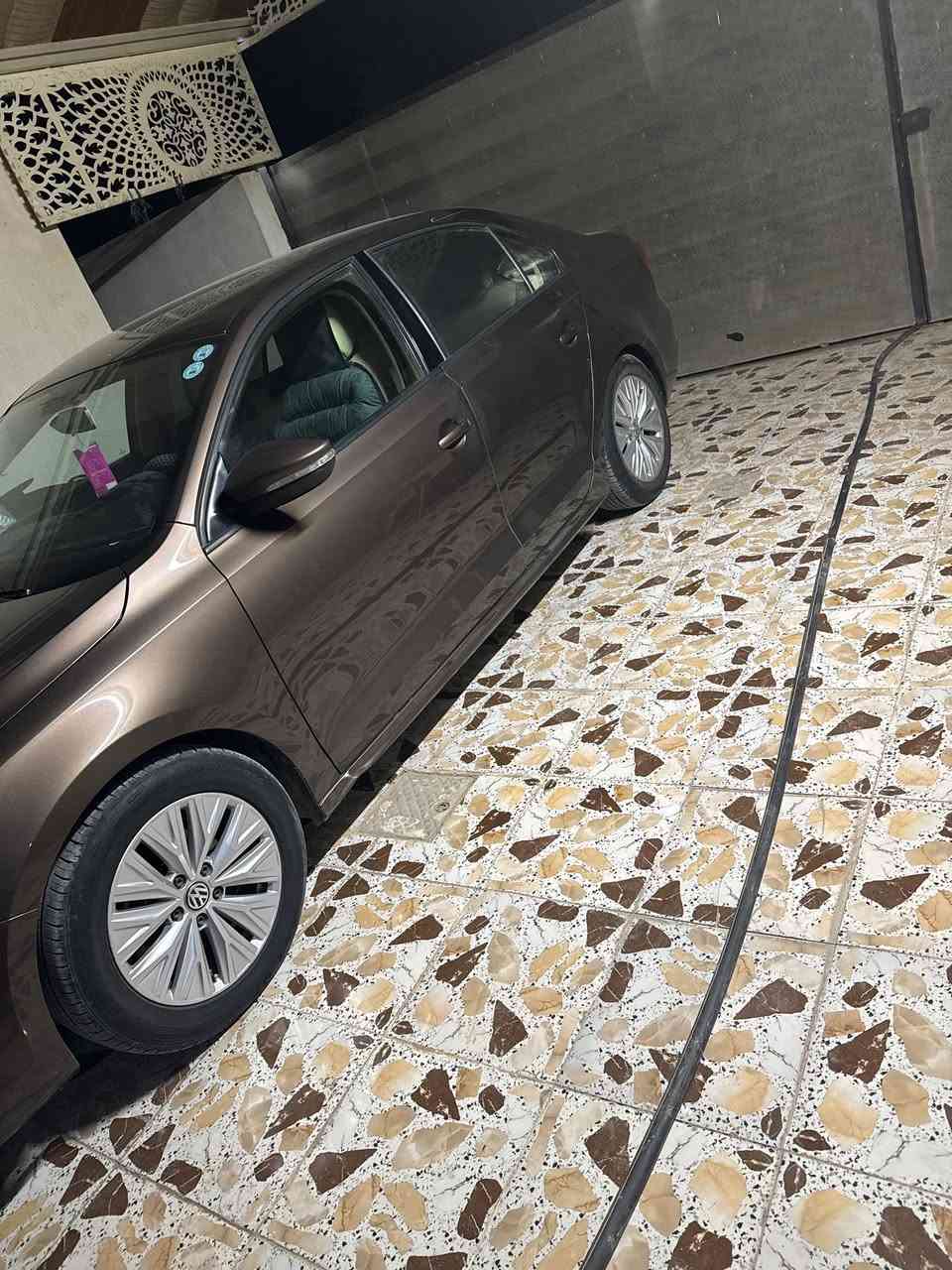السلام عليكم

تحية طيبة على الجميع.. 

جيتا موديل 2015

محرك 2000 بدون تيربو محرك وگير خير من الله 

خليجي سياره .. 

فول موصفات ما عدا لبصمه .. 

 بيه باب خلفي صبغ بدون دواخل وكم بارد شبر  

سعر 105وبيه مجال

السنويه 2030
 وباسمي السياره تشتري ثاني يوم احولك

رقم أربيل 

***********
