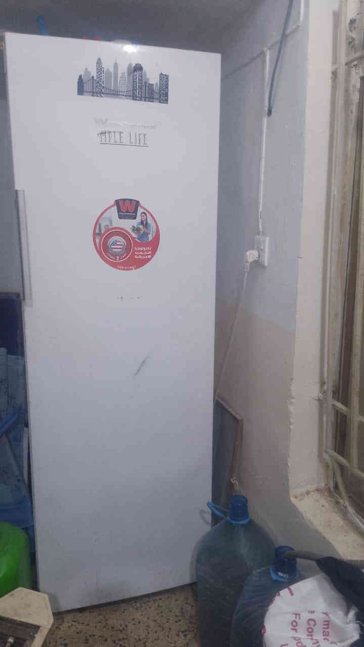 مجمده عموديه شرط الثلج جديده والتجميد لا مصلحه ولا اي شيء بيها وانطيك ضمان بيها مكاني الزبير الدريهميه هاتف 
***********
