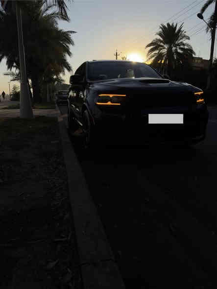 السلام عليكم 
Dodge Durango R/T Plus TOW N’ GO 

فول مواصفات ( فئة خاصة بنسخة ال RT )

الموديل : 2024 

المحرك : 5700 هيمي 

المسافة المقطوعة : 15000 ميل فقط 

وارد امريكي كلين تايتل (كلير بابين عكس السائق )  

المواصفات : 

فتحة سقف ( سلايد ) 

سقف شاموا 

داخل السيارة  كاربون فايبر ( forged carbon ) 

رادار امامي مانع تصادم 

رادار خلفي مانع تصادم 

رادار تحديد المسار + كروز كونترول متكيف مع الشارع 

نقطة عمياء 

بهذه الفئة الراديتر يكون حجمه اكبر من نسخة ال RT العادية يتحمل حرارة و ضغط اكثر 

الدبلات : SRT 

ويل 20 + بريكات بريمبو نفس ال SRT 

فتحات البنيد SRT

حساسات امامية + خلفية 

صندوق كهربائي 

مقاعد جلد + كنتارا + تدفئة + تبريد + خزن 

مقاعد خلفية VIP 

نظام الصوت harmon/kardon 

تحكم وضعيات القيادة eco + sport + track + Tow + snow 

ستيرن هيتر + شفتات ستيرن 

شحن وايرليس 

وايرليس كار پلي + اندرويد اوتو 

السعر : 47500 $

رقم السيارة : اربيل 

العنوان : بغداد 

هاتف : ***********
