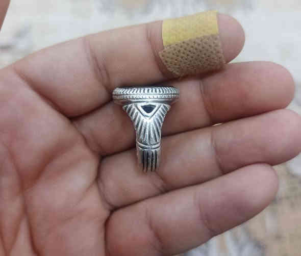 السلام عليكم يماني حر تحفة مخطوط خط احترافي موقع بأسم الخطاط (يافاطمة الزهراء اغيثيني) صياغه ثقيله سعر 70 مكان ناصريه توصيل موجود ***********
