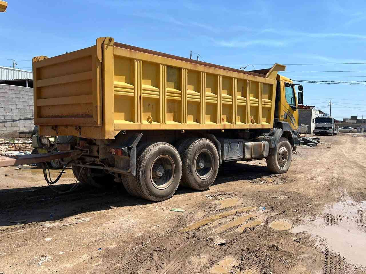 سلام عليكم مكلف بالنشر 
للبيع رينو موديل 2002 حجم 400 مواصفات بم ونوزل سياره نضيفه معنه الكلمه عنوان واسط قضاء الزبيديه الاستفسار على رقم 
*********** حجي حسين
