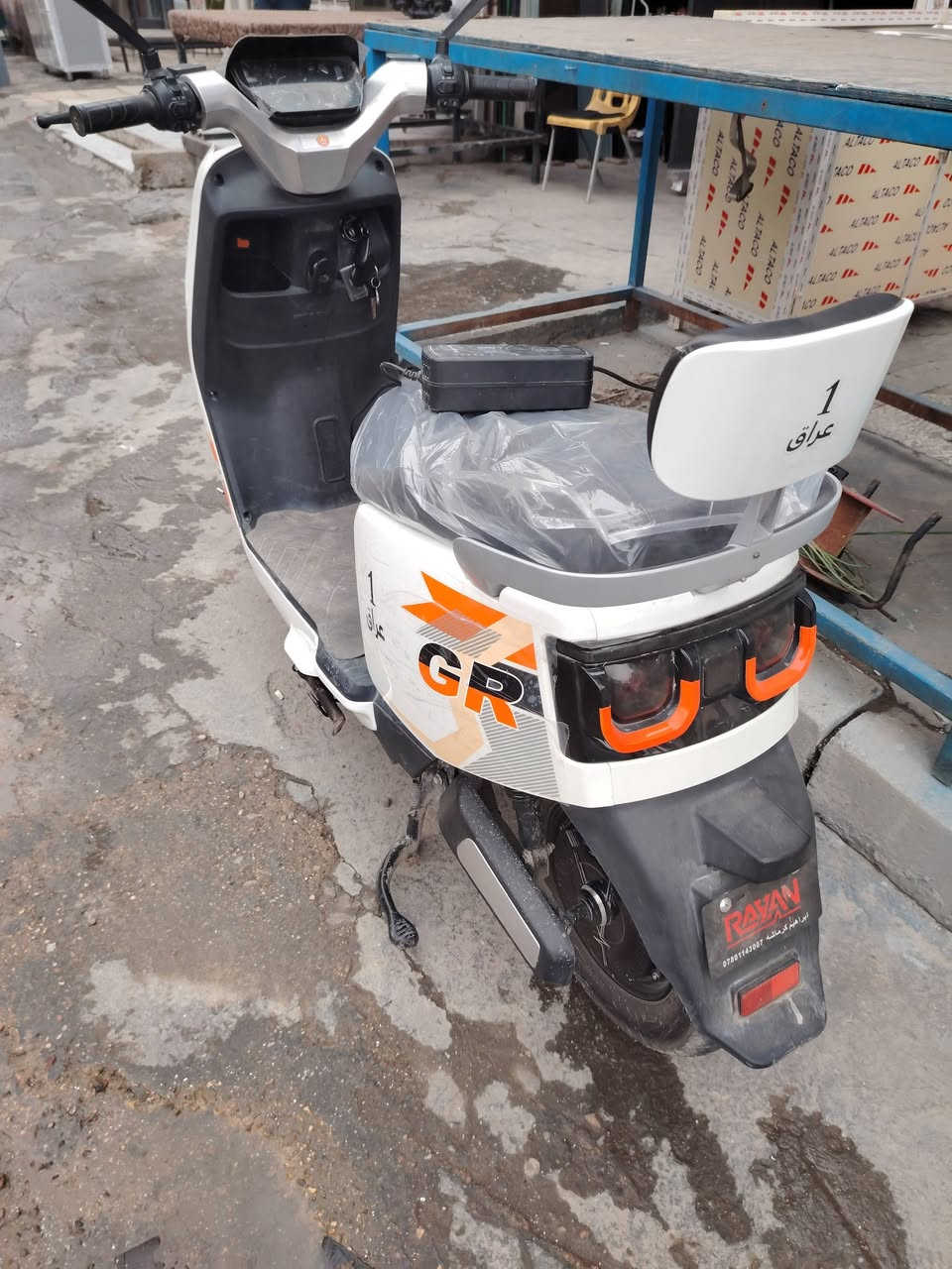 سلام عليكم دراجه شحن للبيع دراجه بعدهة جديده نظام بك نظام بارك بلوتوث اشاير يمنة يسره سعر ٥٥٠ الف  وبيه مجال بصيط مكاني الكرادة الرقم  ***********
