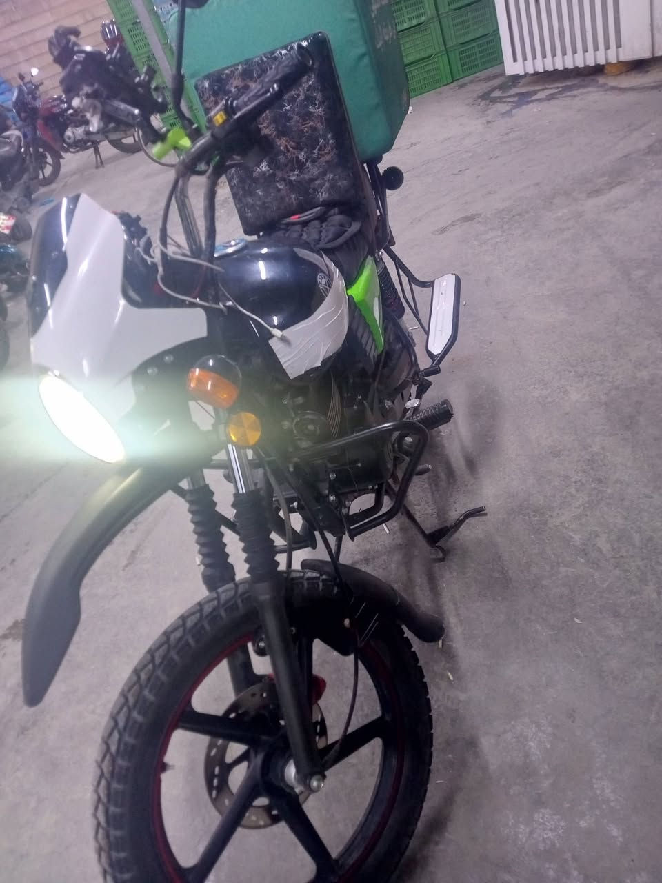 سلام عليكم دايوان 25مرقمه ربيل بسمي تحول شوكت ما يعجبك دراجه كامله مكمله السعر مليونين 400وبيها مجال بسيط المكان بغداد السيديه ***********
