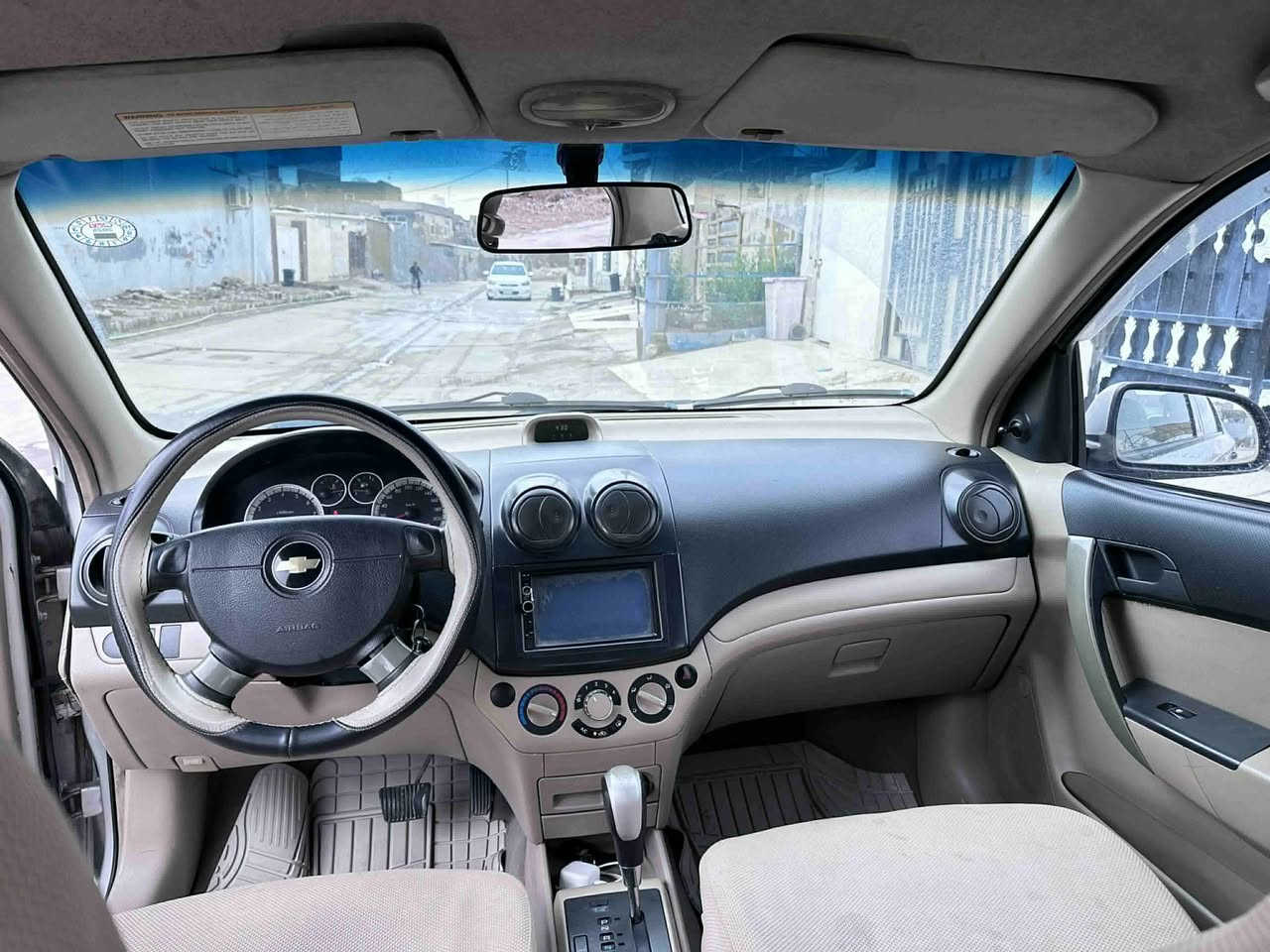 ئه ڤيؤ بؤ فرؤشتن  موديل 2009 
گير و مه كينه به شه رت بيلات تؤماتيك 
ناوزه رده سه نه وى تازه به سه رجوه 
جوار تايه نويه ته قه وره قى به شه رت 
سياره كه جائيزه هيج مه سروفى تيدانيه 
وه رگه راو برانه وه به شه رت بيشو بشتى 
جه مپه كى بجوكى هه يه ٣پارجه سبوخه بئ شورئ 
بؤ زانيارى زياتر      ***********   له هه وليرم.
